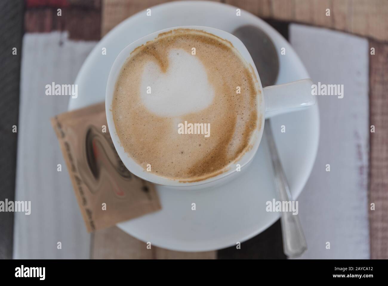 Caffè appena servito - Melange con vista dall'alto Foto Stock
