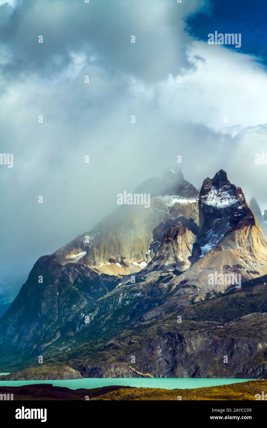 Il vento di uragano soffia le nubi fredde Foto Stock
