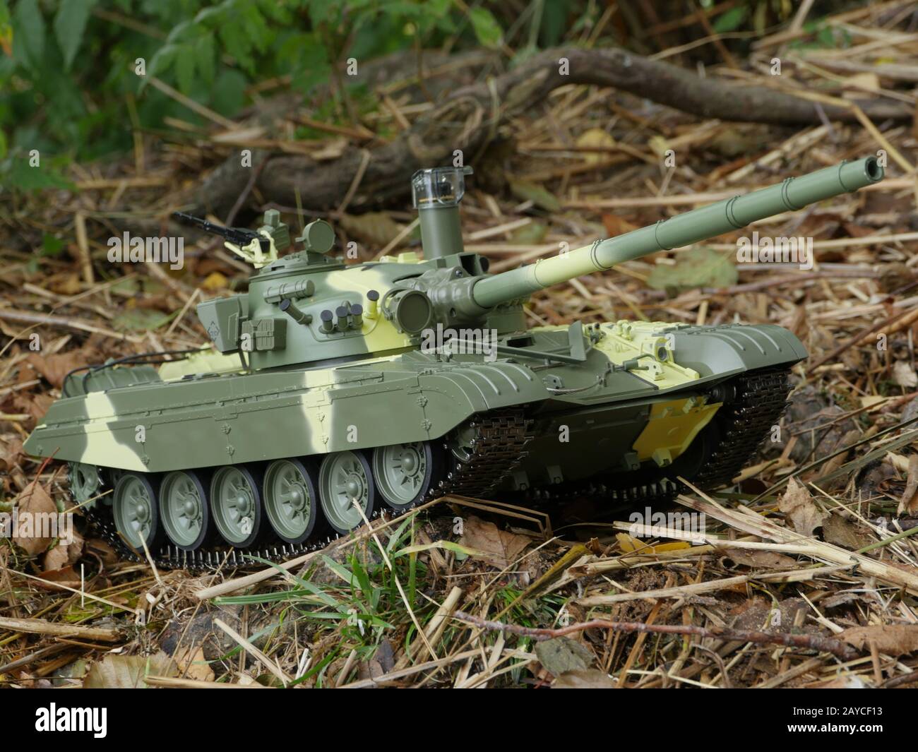 Serbatoio T-72 in posizione di combattimento Foto Stock