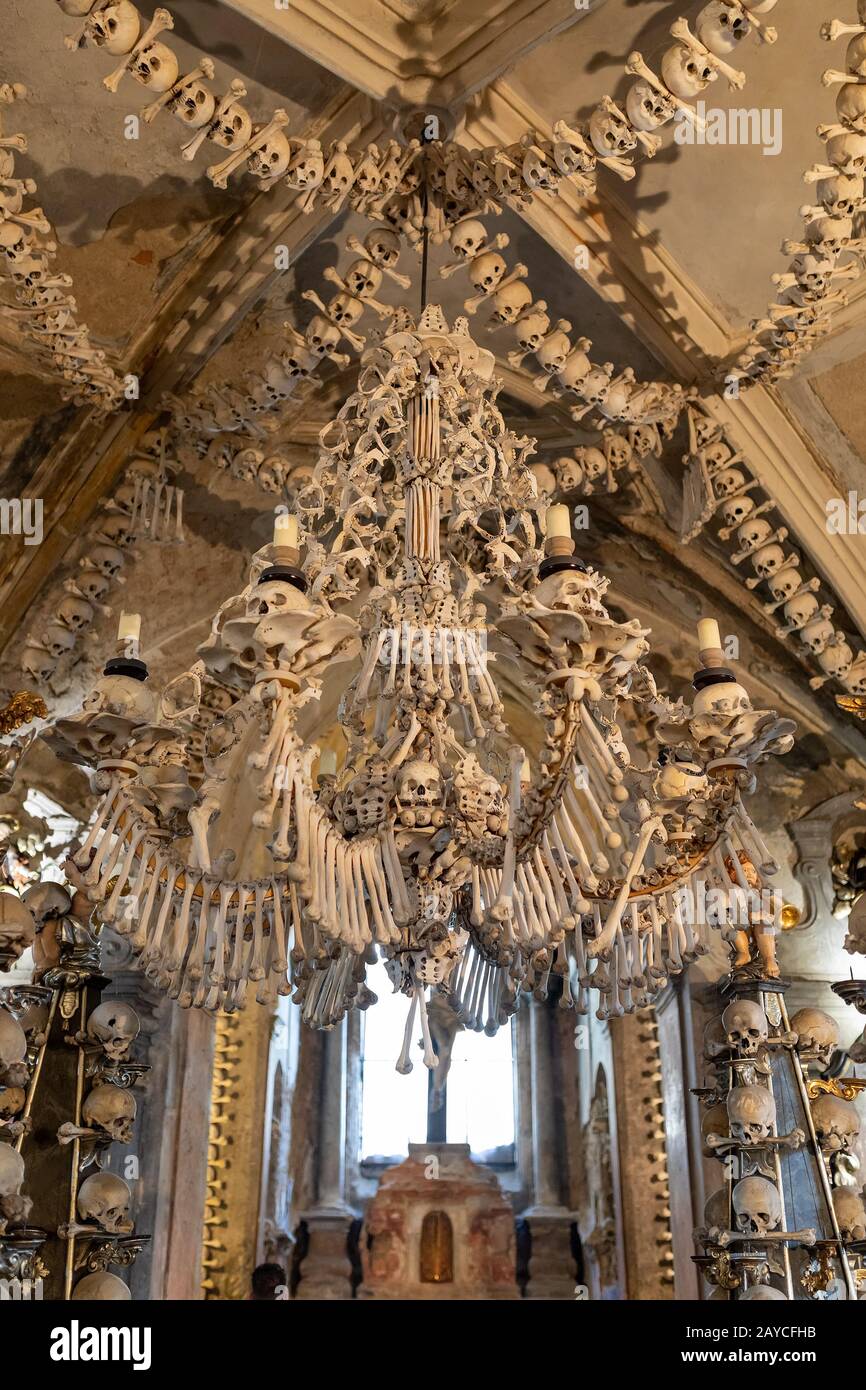 Teschi umani e le ossa in ossario Kostnice Sedlec Foto Stock