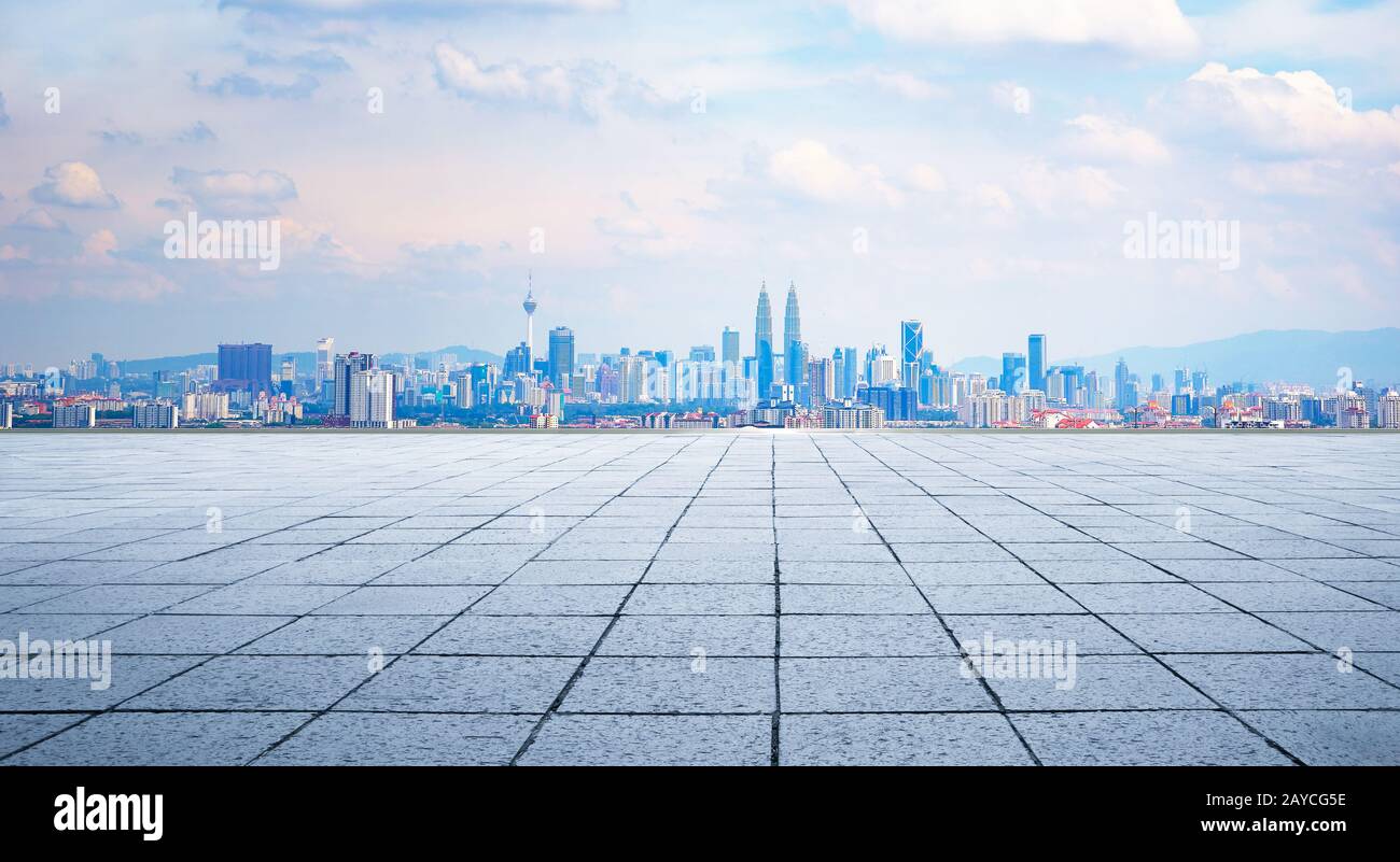 Paesaggio urbano e sullo skyline con pavimento vuota. Foto Stock