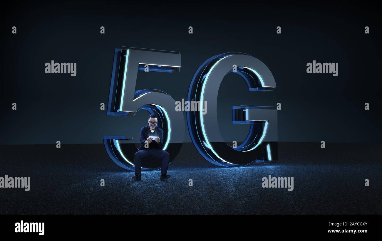 Businessman entusiasta sedersi sul 3D rendering 5G futuristico font con luce al neon blu . Tecnologia di comunicazione della velocità della rete mobile Foto Stock