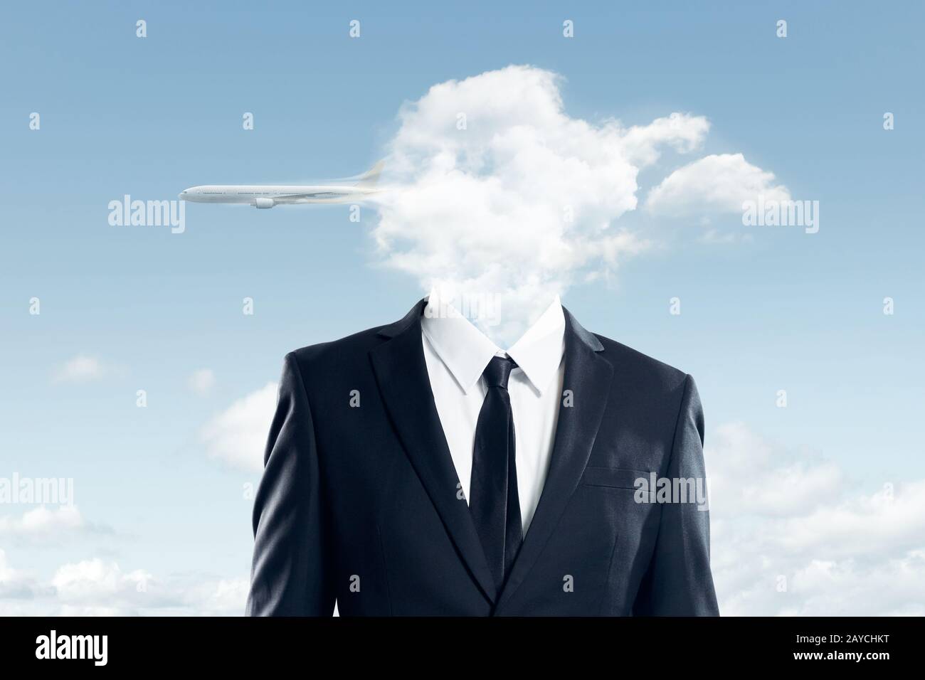 Il capo dell'uomo d'affari è coperto di nuvole Foto Stock