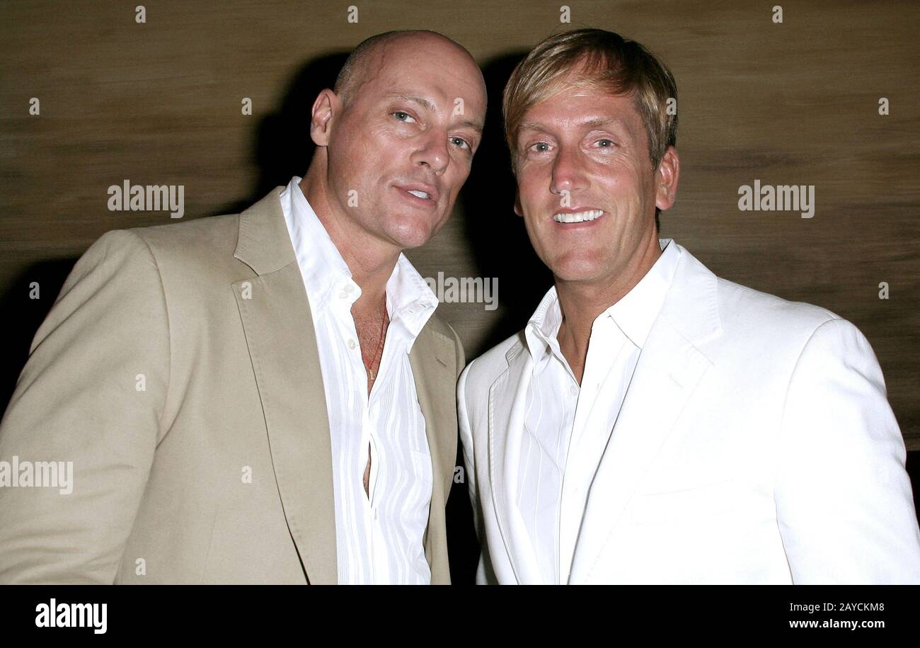 New York, NY, Stati Uniti. 26 Settembre 2007. Interior Designer, Scott Brown, St. John CEO, Glenn McMahon al cocktail ricevimento ospitato da Saks Fifth Avenue con Kelly Grey alla Kelly Lounge. Credito: Steve Mack/Alamy Foto Stock