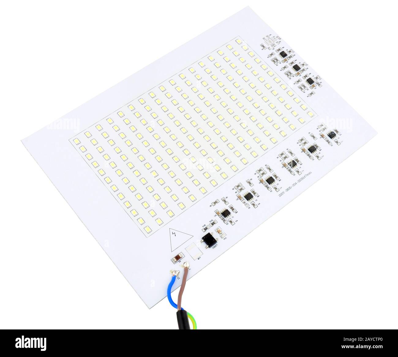 Scheda a circuito stampato con illuminazione a LED ad alta intensità con tensione di rete isolata su sfondo bianco Foto Stock
