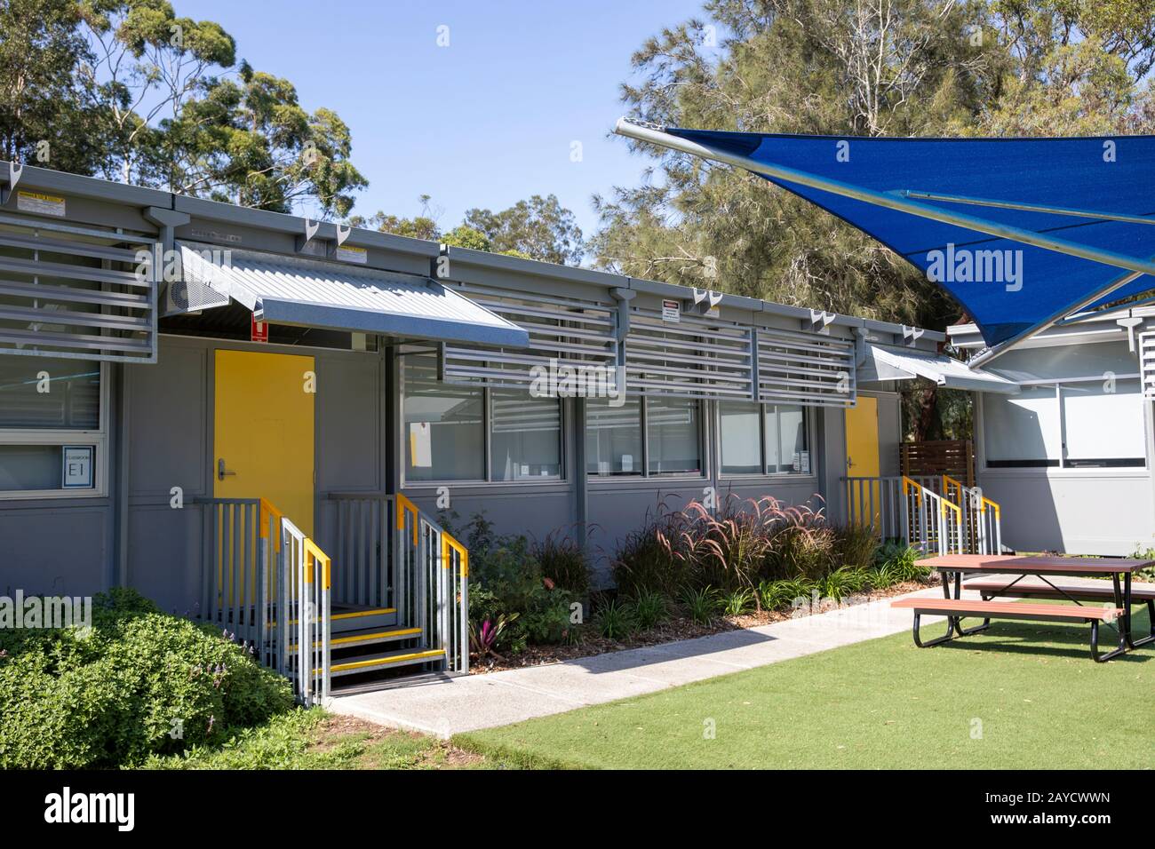 Aule scolastiche smontabili presso una scuola pubblica di Sydney in Australia Foto Stock