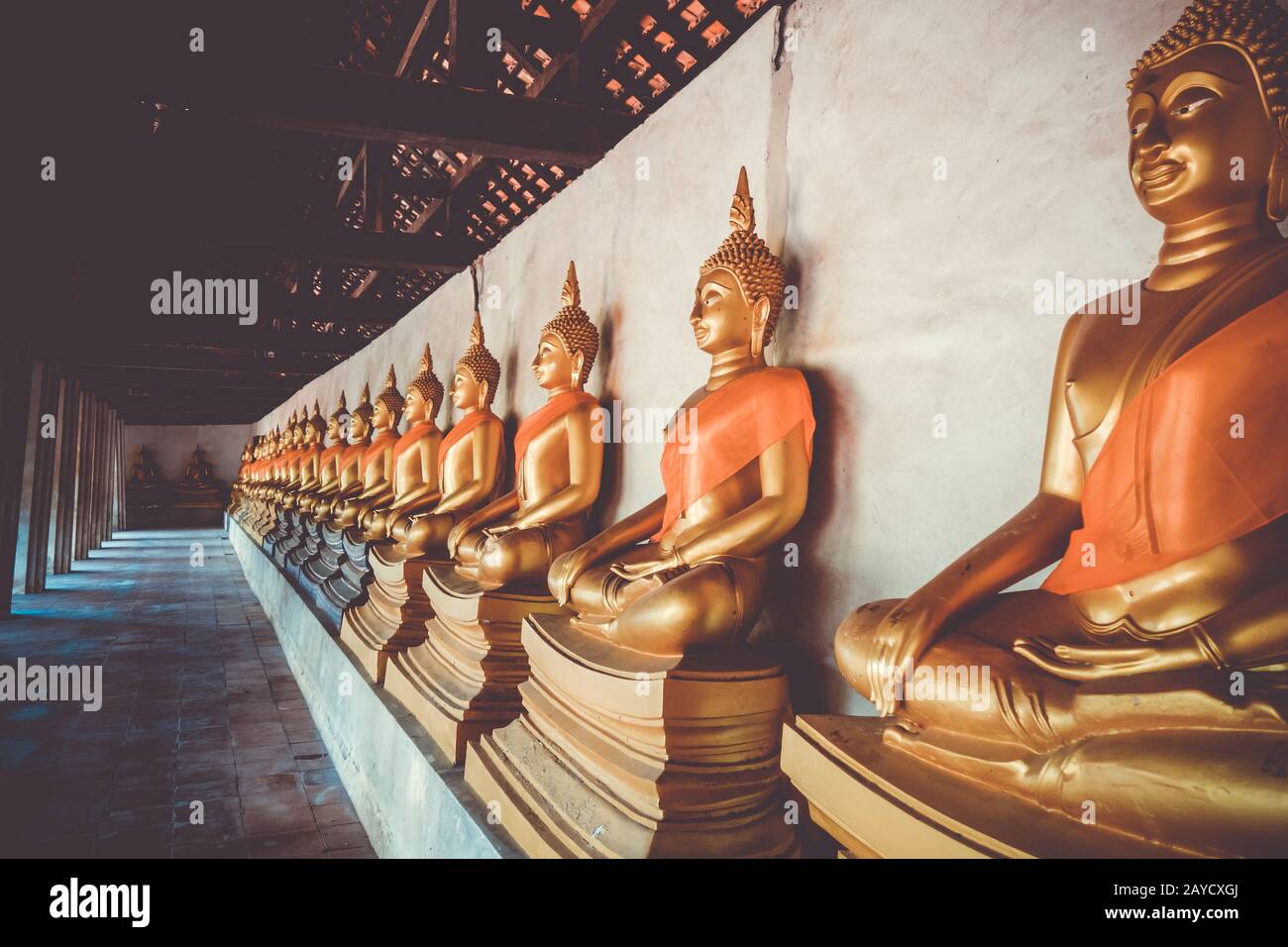 Statue di Buddha d'oro, tempio di Wat Phutthaisawan, Ayutthaya, Thailandia Foto Stock