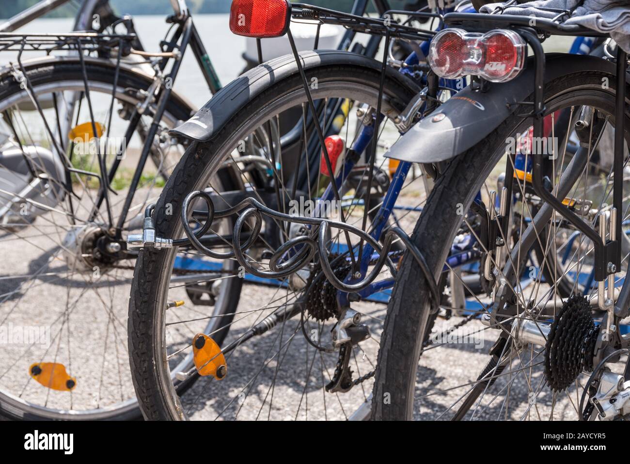 Biciclette con serratura a prova di furto - closeup Cable Lock per biciclette Foto Stock