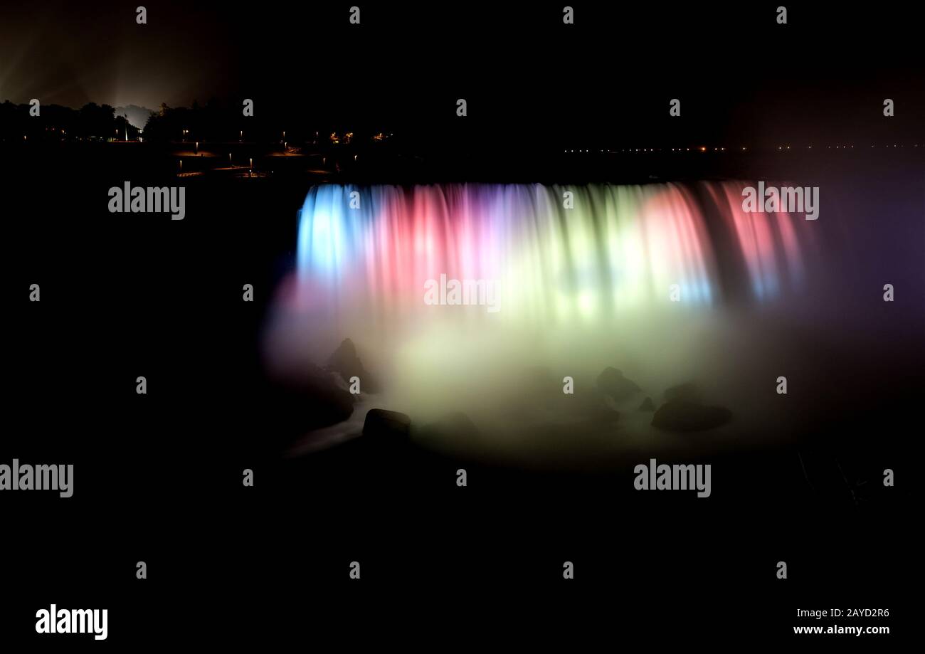 Foto notturna delle Cascate del Niagara Foto Stock