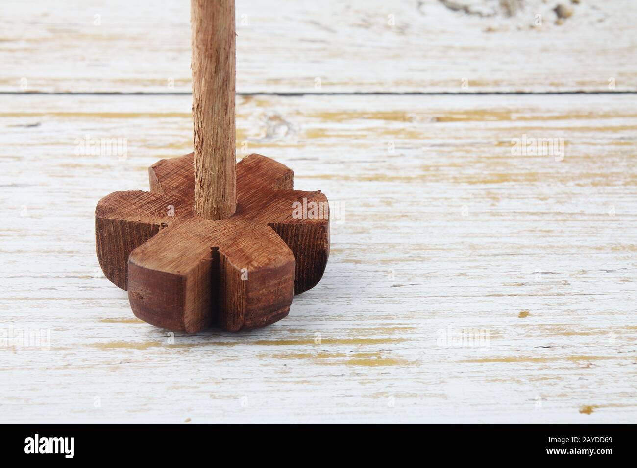 Indiano fatto cucina spatola in legno e burro churner Foto Stock
