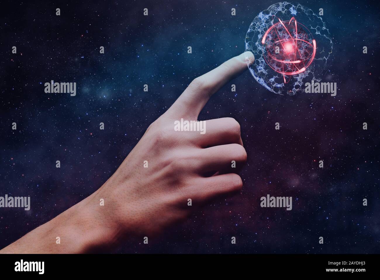 L'indice umano tocca la divisione cellulare. Polvere nebulosa in spazio infinito. Supporti misti. Foto Stock