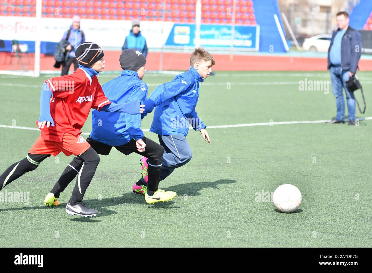 Orenburg, Russia-26 aprile 2017 anno: I ragazzi giocano a calcio sulla Coppa Mayor Orenburg Futsal Championsh Foto Stock