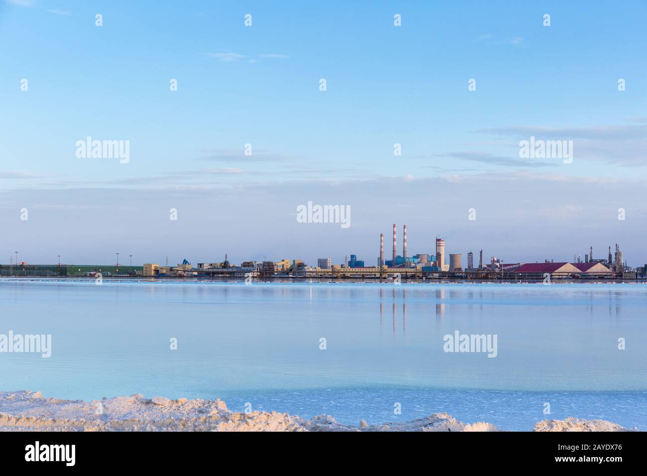 lago salato qarhan al crepuscolo Foto Stock