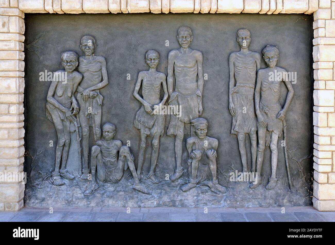 Namibia Genocide Memorial di soccorso di fronte alle Alten Feste a Windhoek Namibia Foto Stock