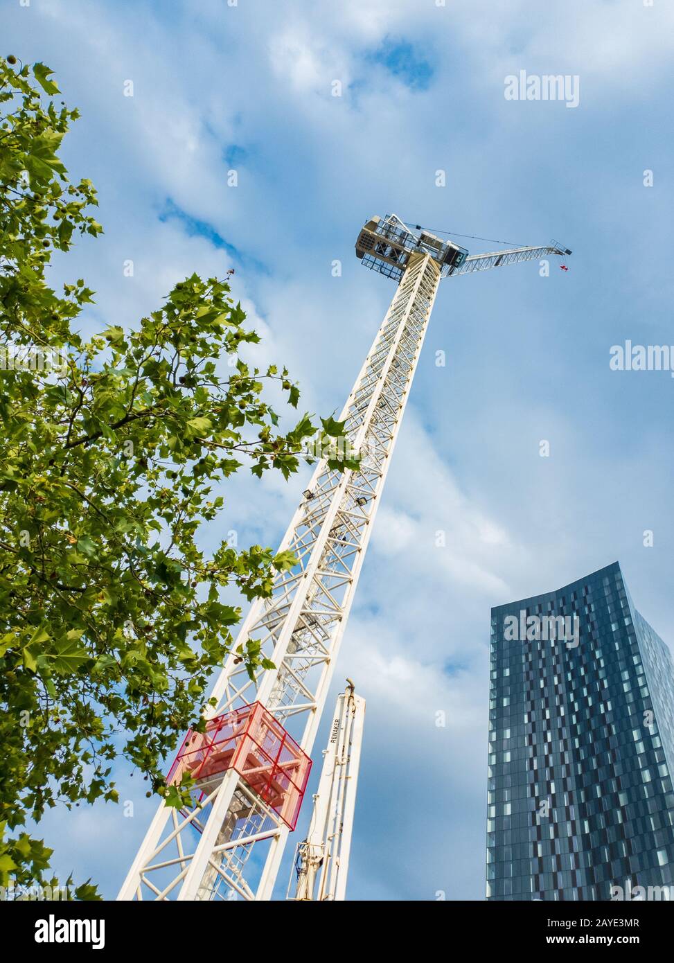 Ampi lavori di costruzione nel centro di Manchester. Greater Manchester sta vivendo un boom edilizio di nuovi commercé Foto Stock