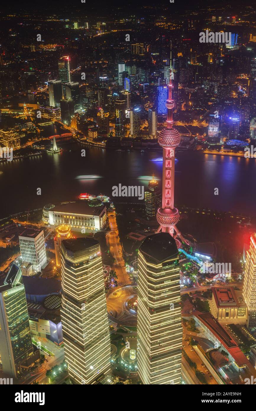 Shanghai, Cina - 23 maggio 2018: Una vista notturna dalla torre di Shanghai al moderno skyline di Shanghai, Cina Foto Stock