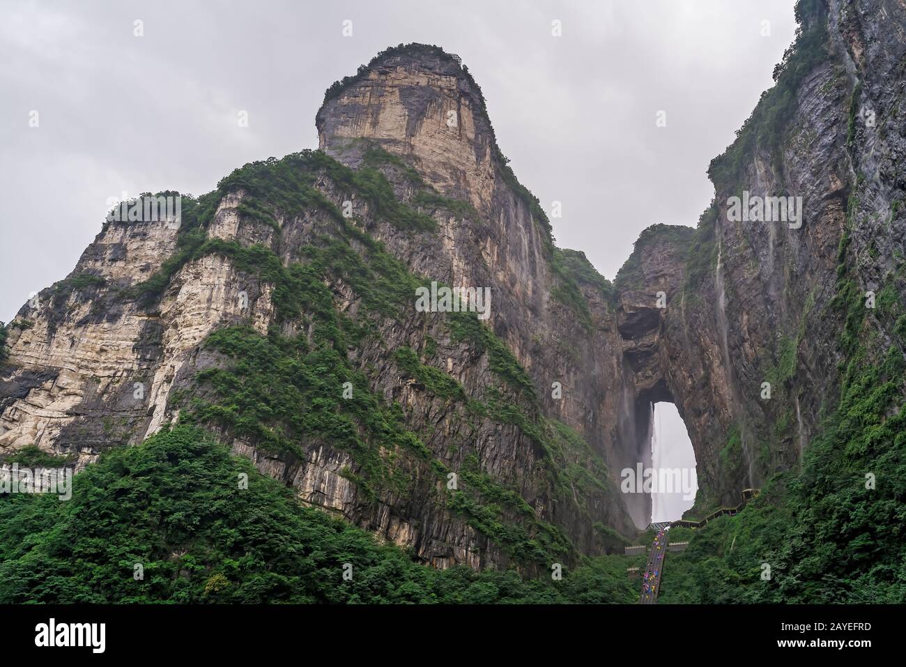 Vista sul sacro Monte Tianmen Foto Stock