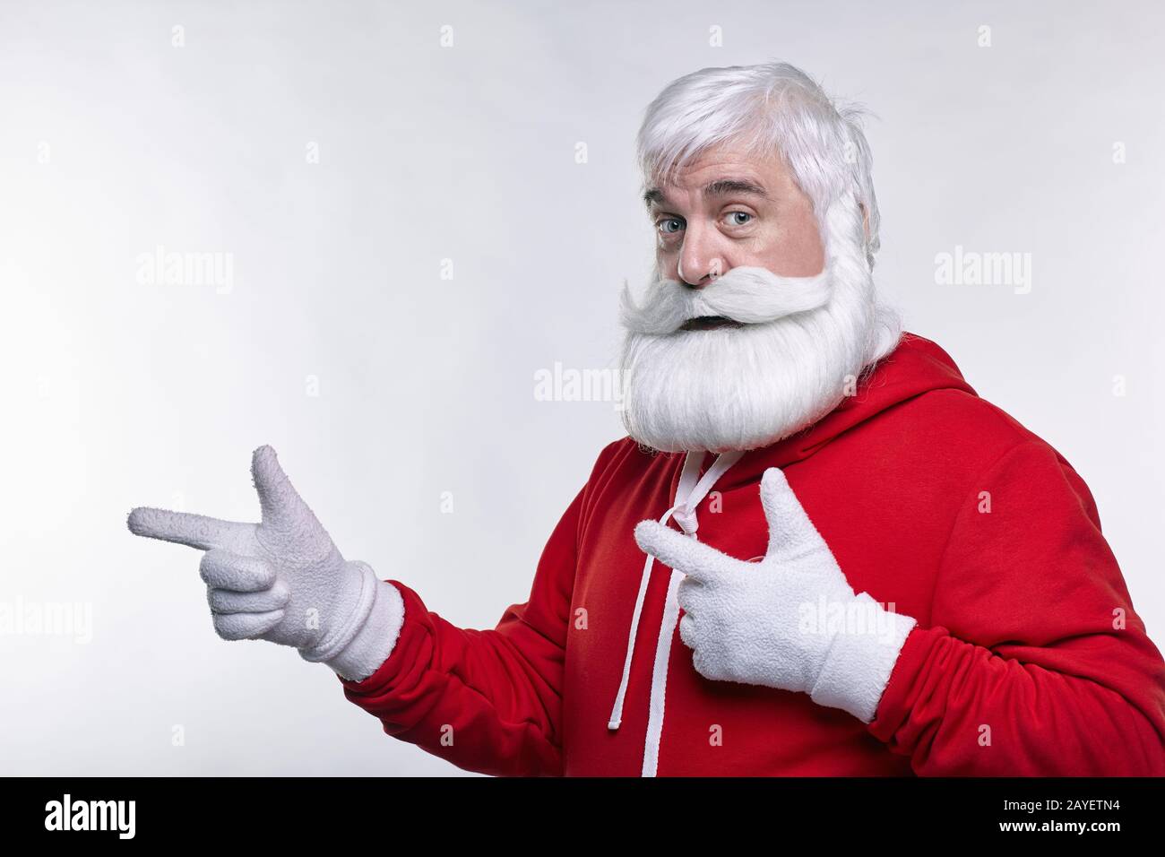Ritratto di un Babbo Natale in articoli sportivi Foto Stock