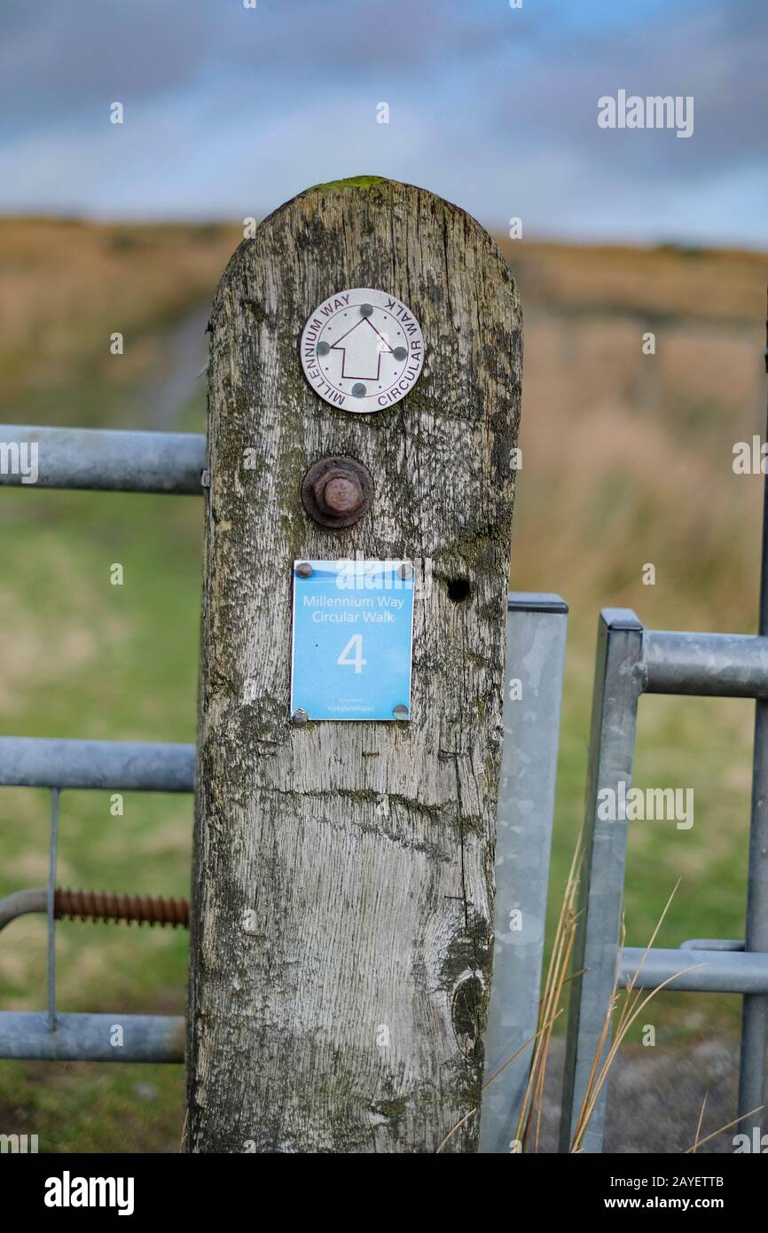 Millennium Way Sign On Thornton Moor, Bradford, West Yorkshire, Regno Unito Foto Stock
