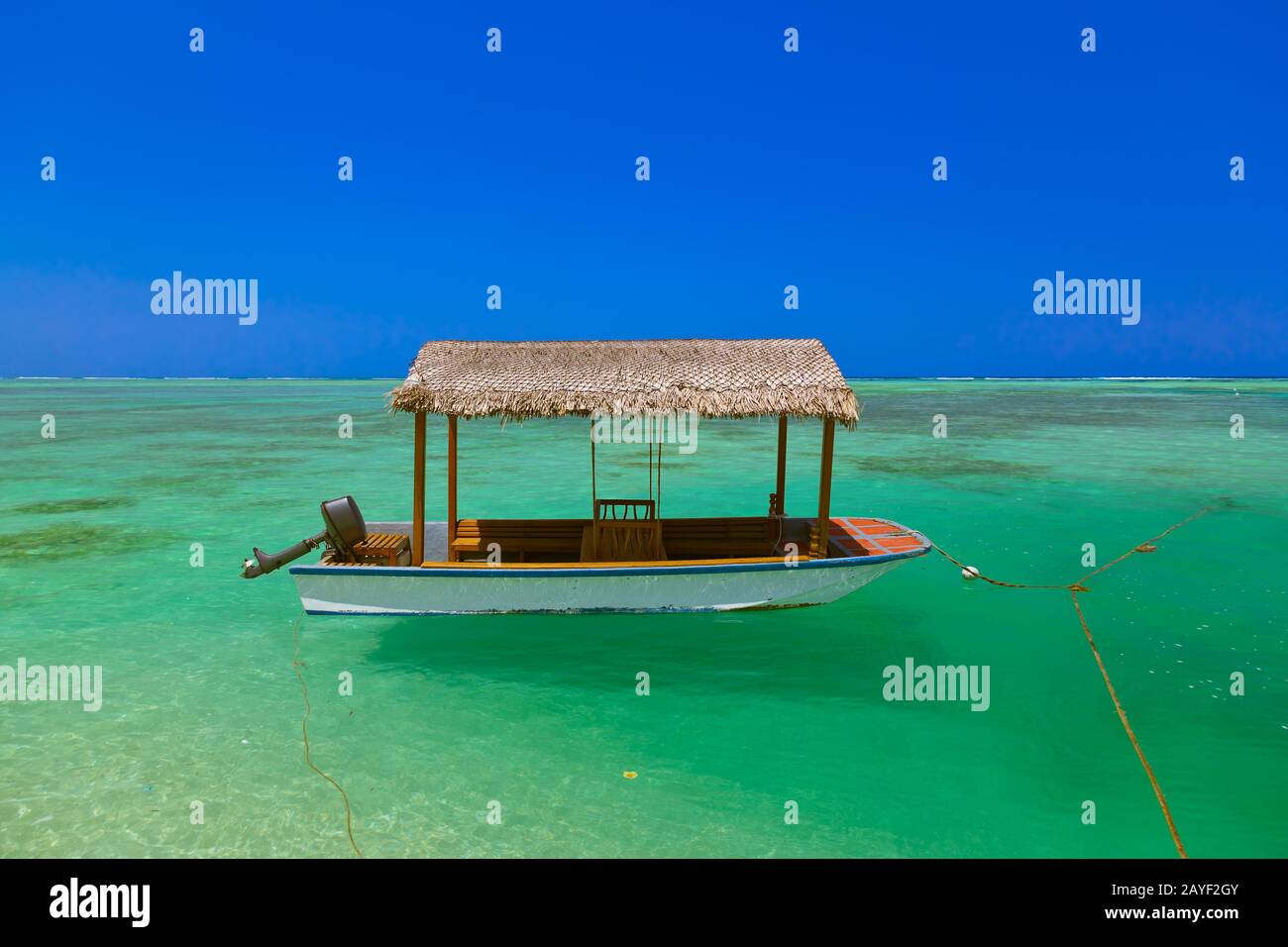 Barca su isole Maldive Foto Stock