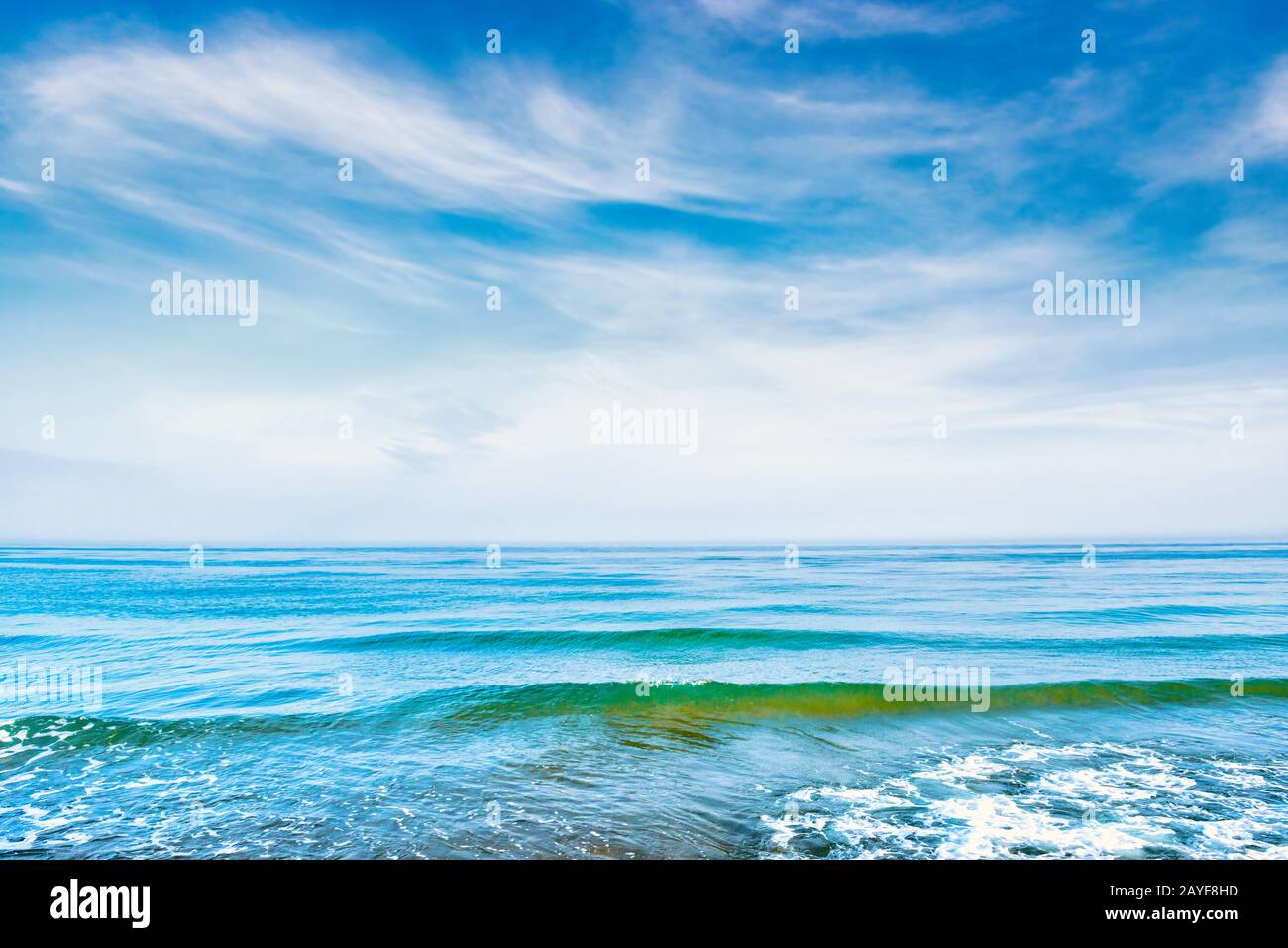 Blu acqua di mare con onde Foto Stock