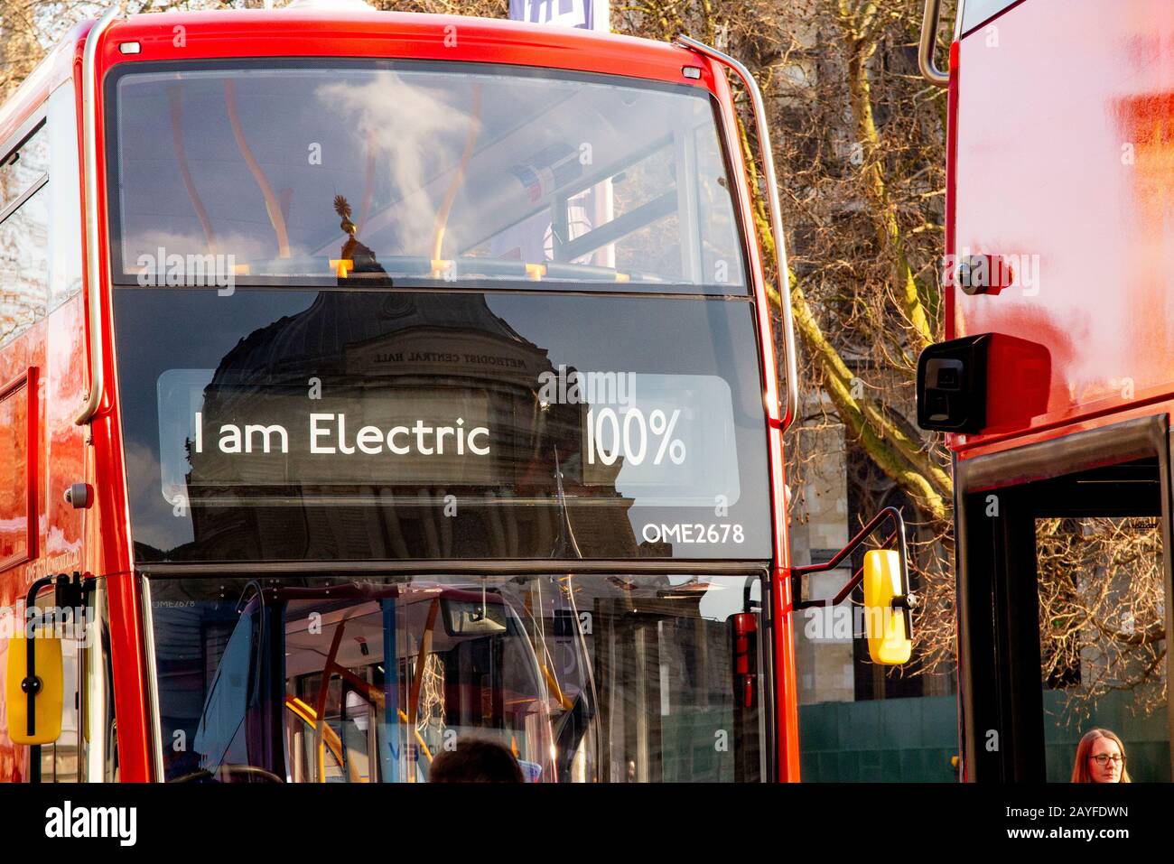 Un nuovissimo autobus Enviro 400 elettrico al 100% in mostra al Bus Summit del Regno Unito 2020 presso la Queen Elizabeth Hall di Londra Foto Stock