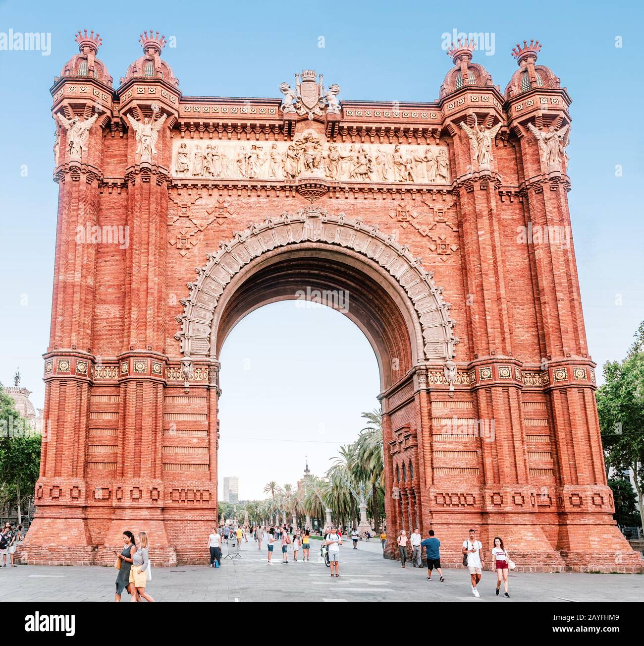 12 LUGLIO 2018, BARCELLONA, SPAGNA: Incredibile architettura dell'Arc de Triomf a Barcellona, Foto Stock