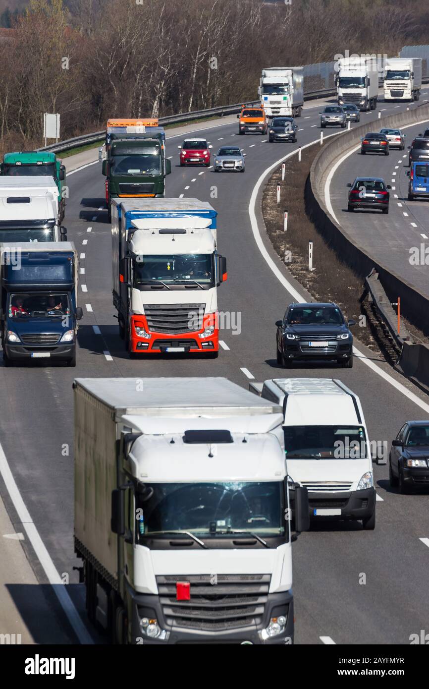 Autoverkehr - Autobahn, Lkw-Verkehr, Foto Stock