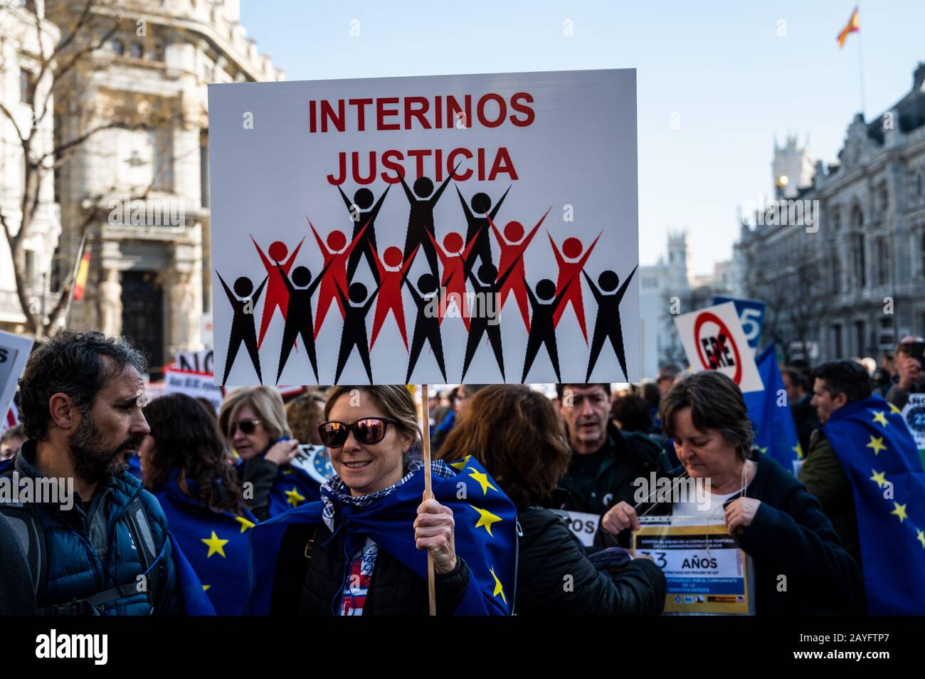 Madrid, Spagna. 15th Feb, 2020. I lavoratori temporanei protestano con lo slogan: "Contro l'abuso di lavoro temporaneo nei lavoratori pubblici". I manifestanti denunciano un abuso di temporalità nell'occupazione pubblica e chiedono il sostegno dell'Europa. Credito: Marcos Del Mazo/Alamy Live News Foto Stock