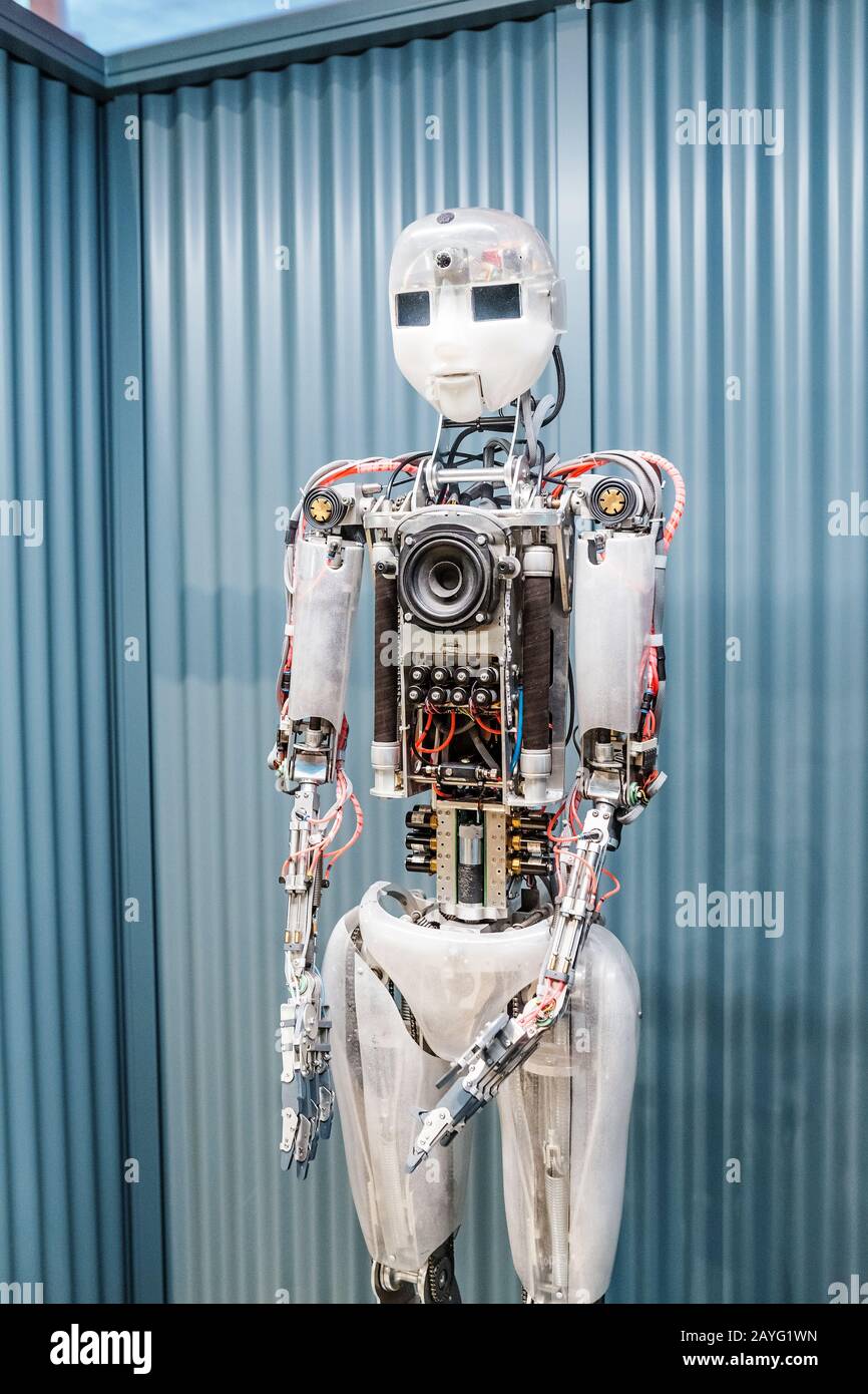28 LUGLIO 2018, BARCELLONA, SPAGNA: Robot con drone umanoide al museo Cosmocaixa Foto Stock