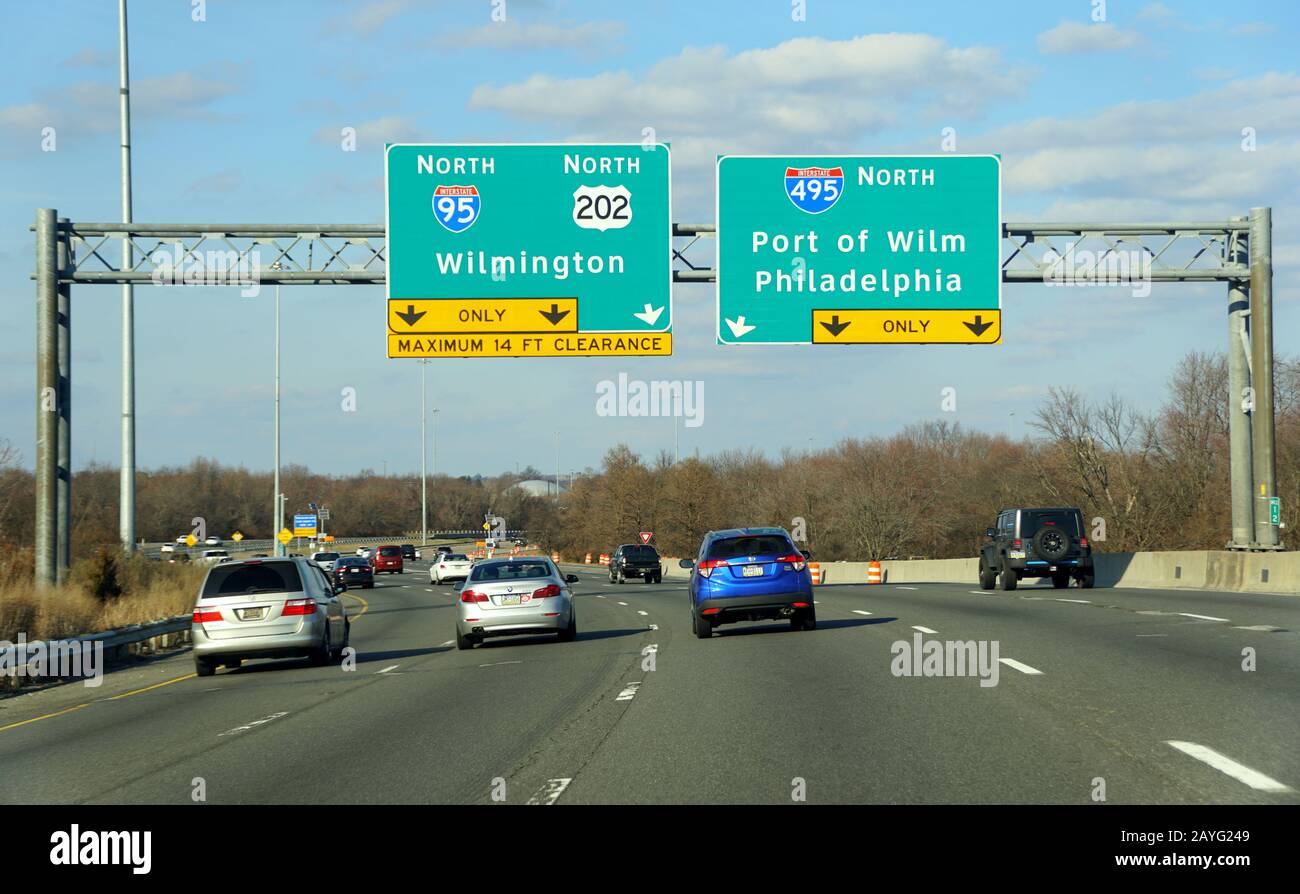 Wilmington, Delaware, U.S.A - 9 febbraio 2020 - indicazioni stradali per l'Interstate 95, la Route 202 e l'Interstate 495 splits Foto Stock