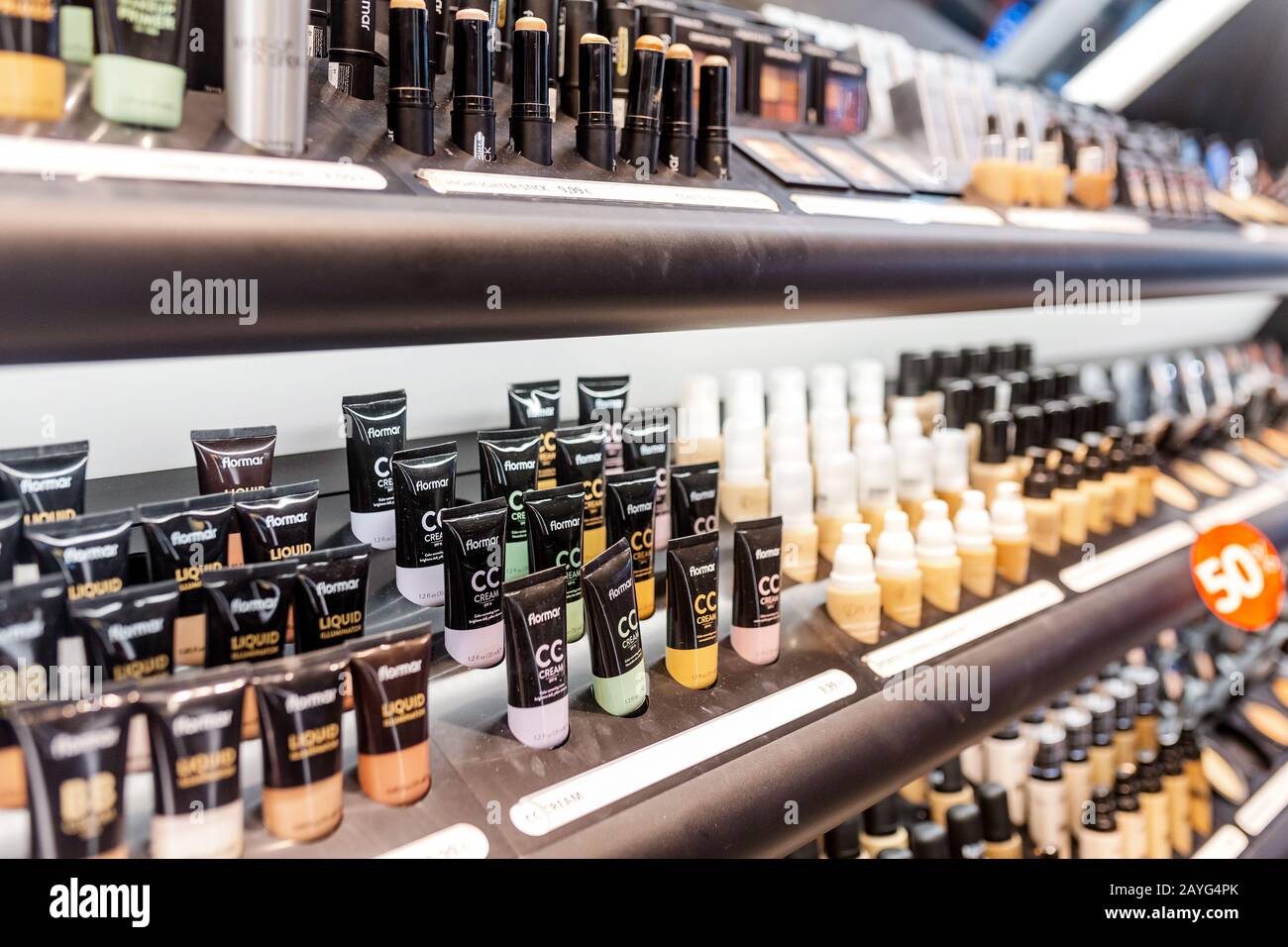 Cosmetic shop immagini e fotografie stock ad alta risoluzione - Alamy