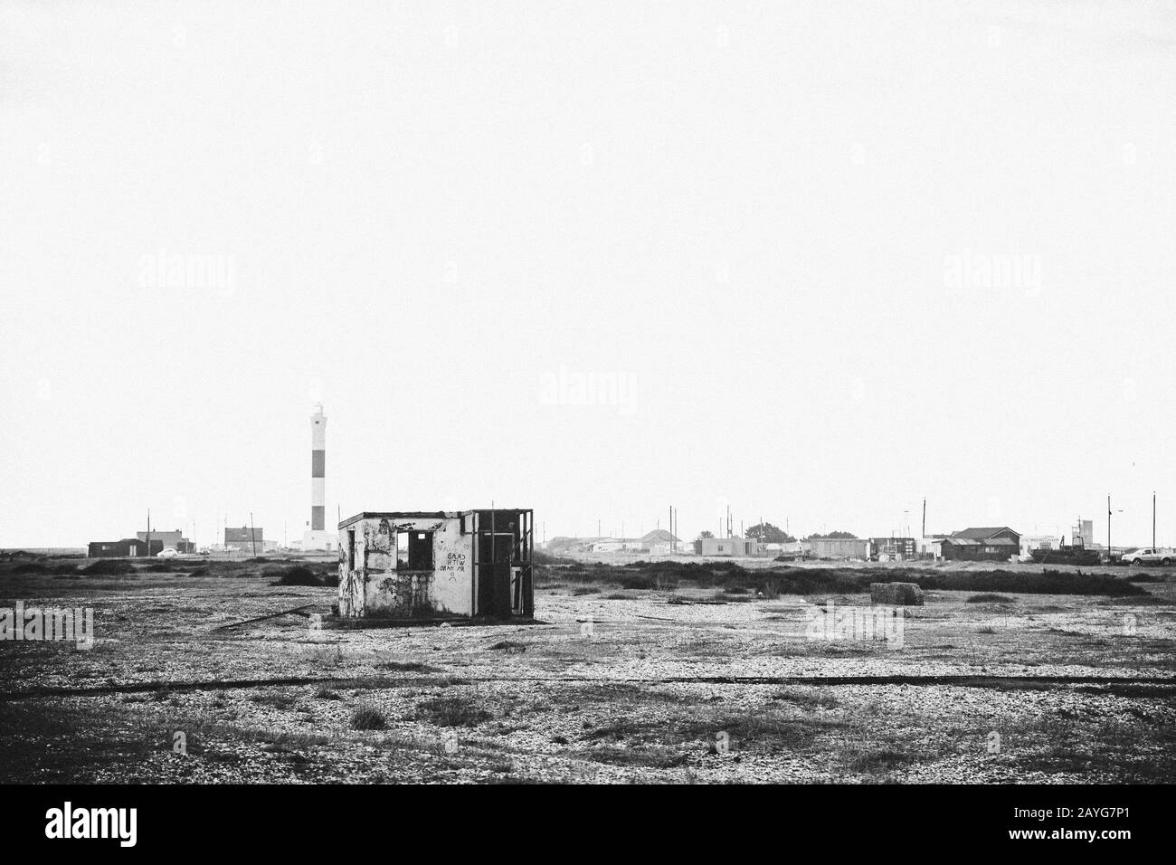 Vecchia capanna di pescatori depilata sulla spiaggia di Dungeness Foto Stock