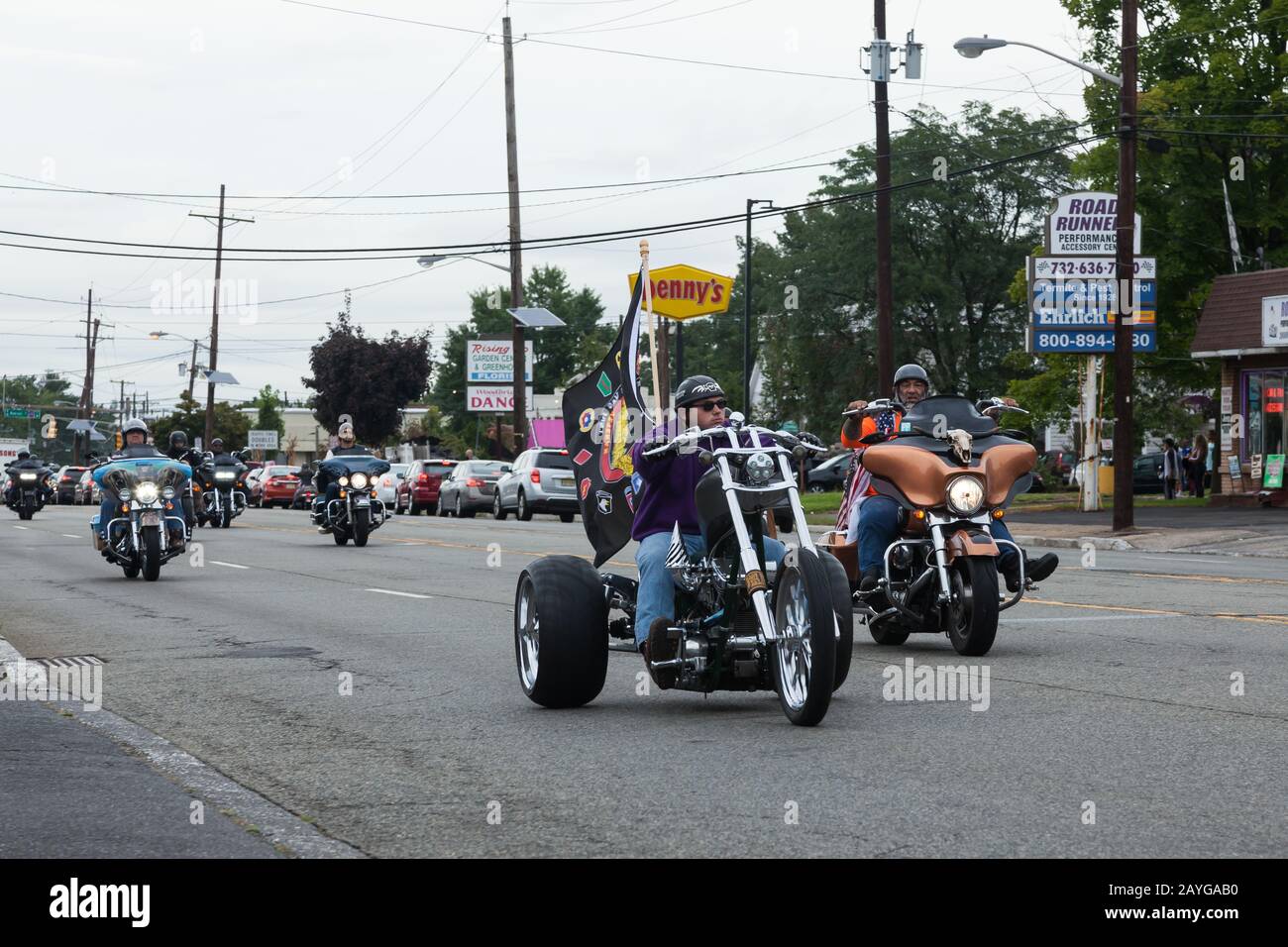 Woodbridge, NEW JERSEY / USA - 23 settembre 2018: I motocicli si rialettano su Saint Georges Avenue per Rolling Thunder, supportando il POW/MIA e il veter militare Foto Stock