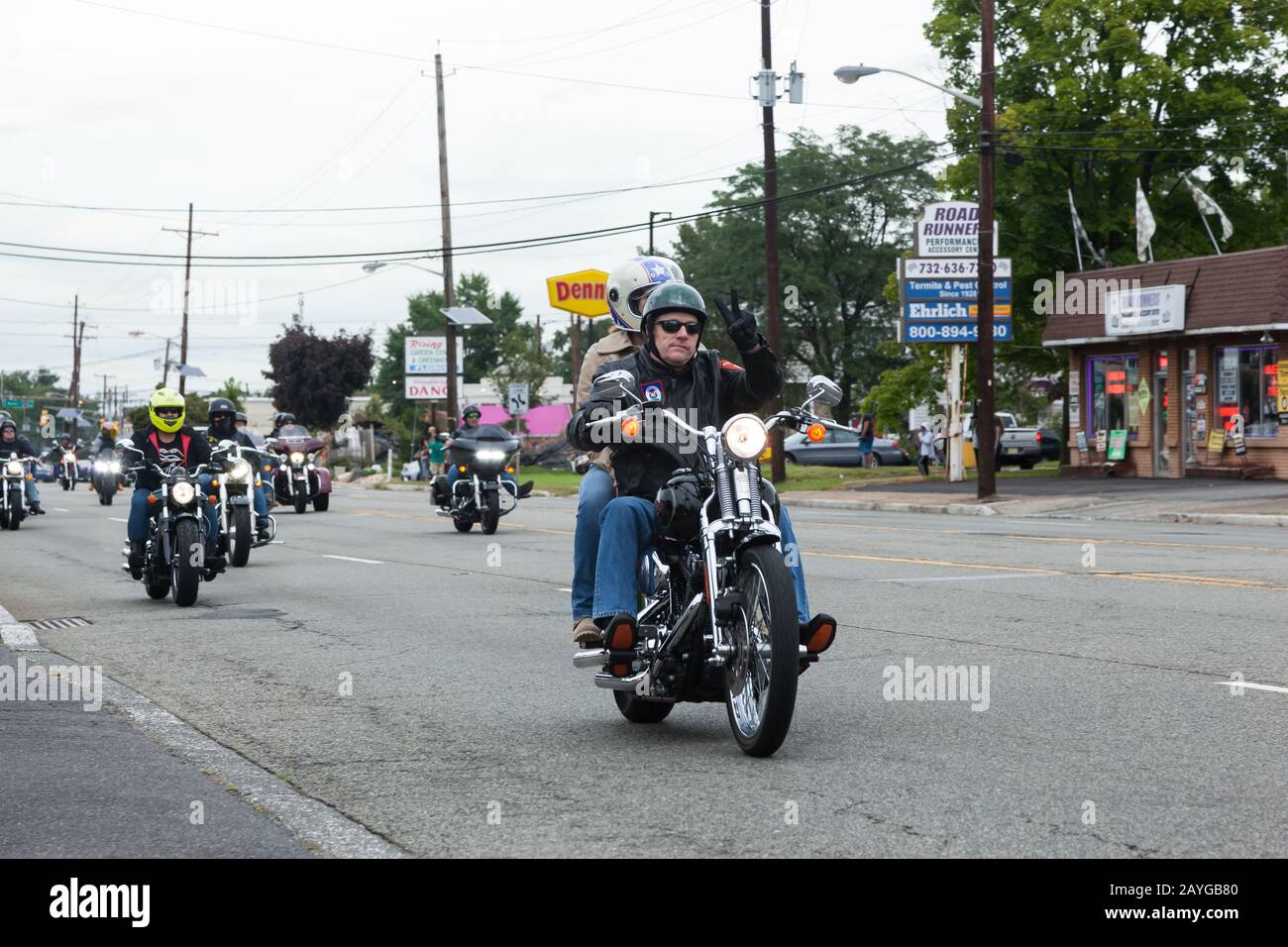 Woodbridge, NEW JERSEY / USA - 23 settembre 2018: I motocicli si rialettano su Saint Georges Avenue per Rolling Thunder, supportando il POW/MIA e il veter militare Foto Stock