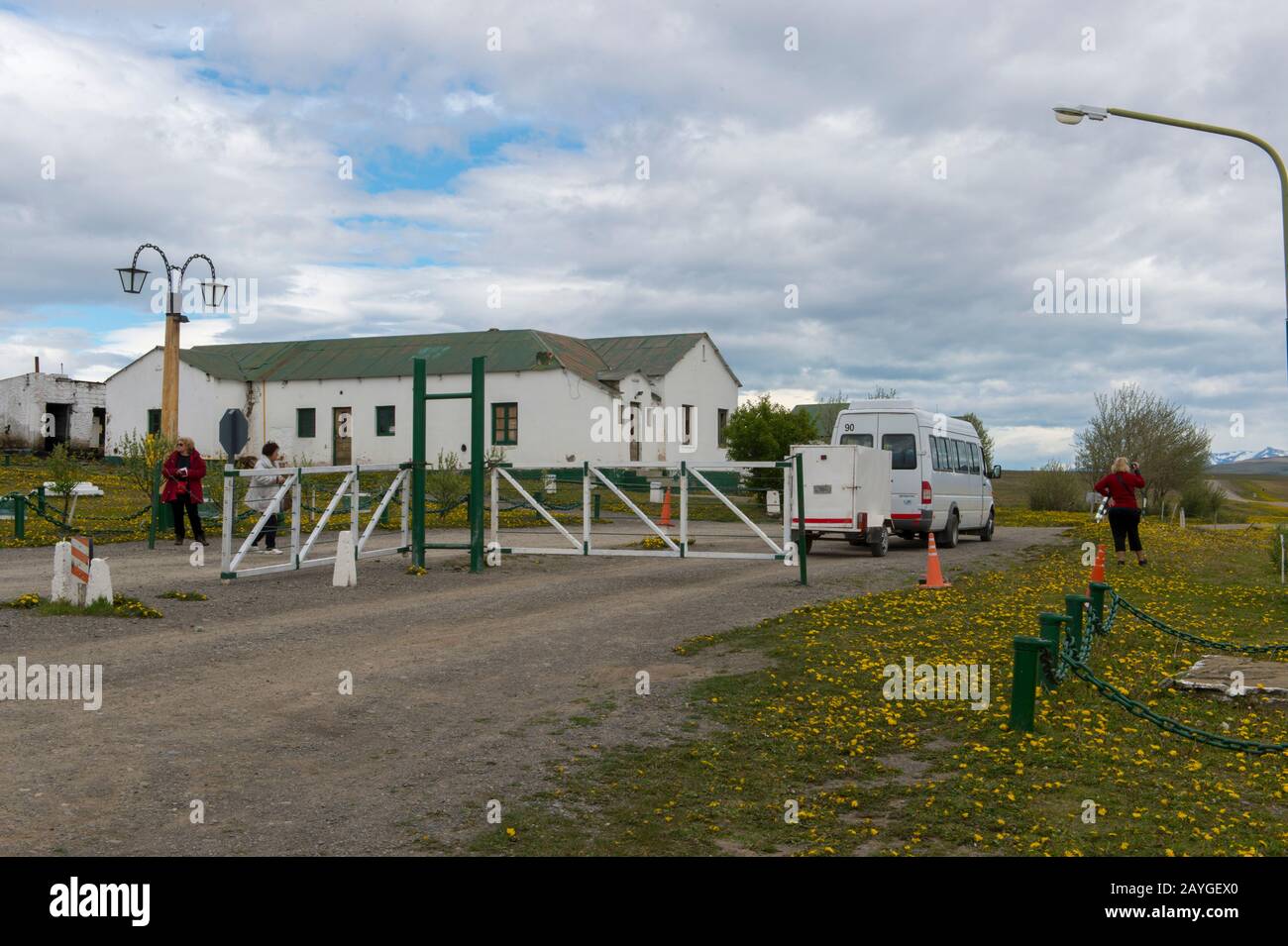 Posto di pattuglia di confine argentina lungo l'autostrada da El Calafate a Torres del Paine in Patagonia, Argentina. Foto Stock
