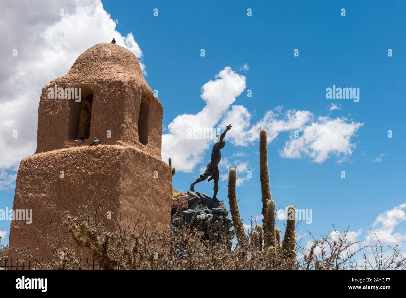 Il monumento dell'Indipendenza a Humahuaca, una città nella valle di Quebrada de Humahuaca, Ande Montagne, Jujuy provincia, Argentina. Foto Stock