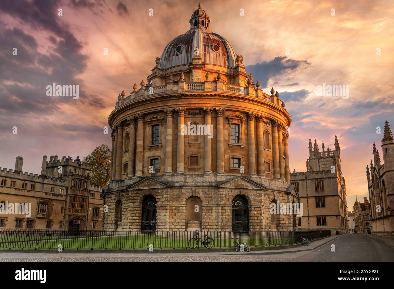 La Radcliffe Camera è un edificio dell'Università di Oxford, progettato da James Gibbs in stile neo-classico. Il famoso edificio di riferimento nel centr Foto Stock