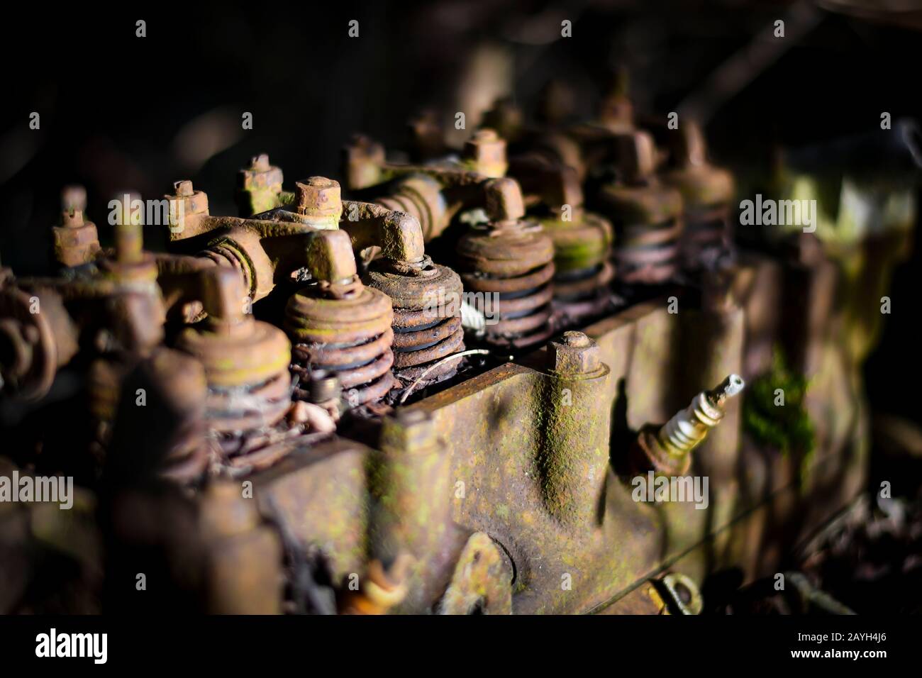 vecchia auto arrugginita abbandonata Foto Stock