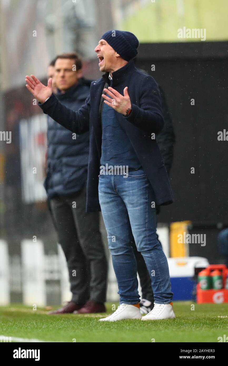 Londra, Regno Unito. 15th Feb, 2020. Gerhard Struber di Barnsley durante la partita EFL Championship tra Fulham e Barnsley, presso Craven Cottage, Fulham, Londra, 25 febbraio 2020 Credit: Action Foto Sport/Alamy Live News Foto Stock