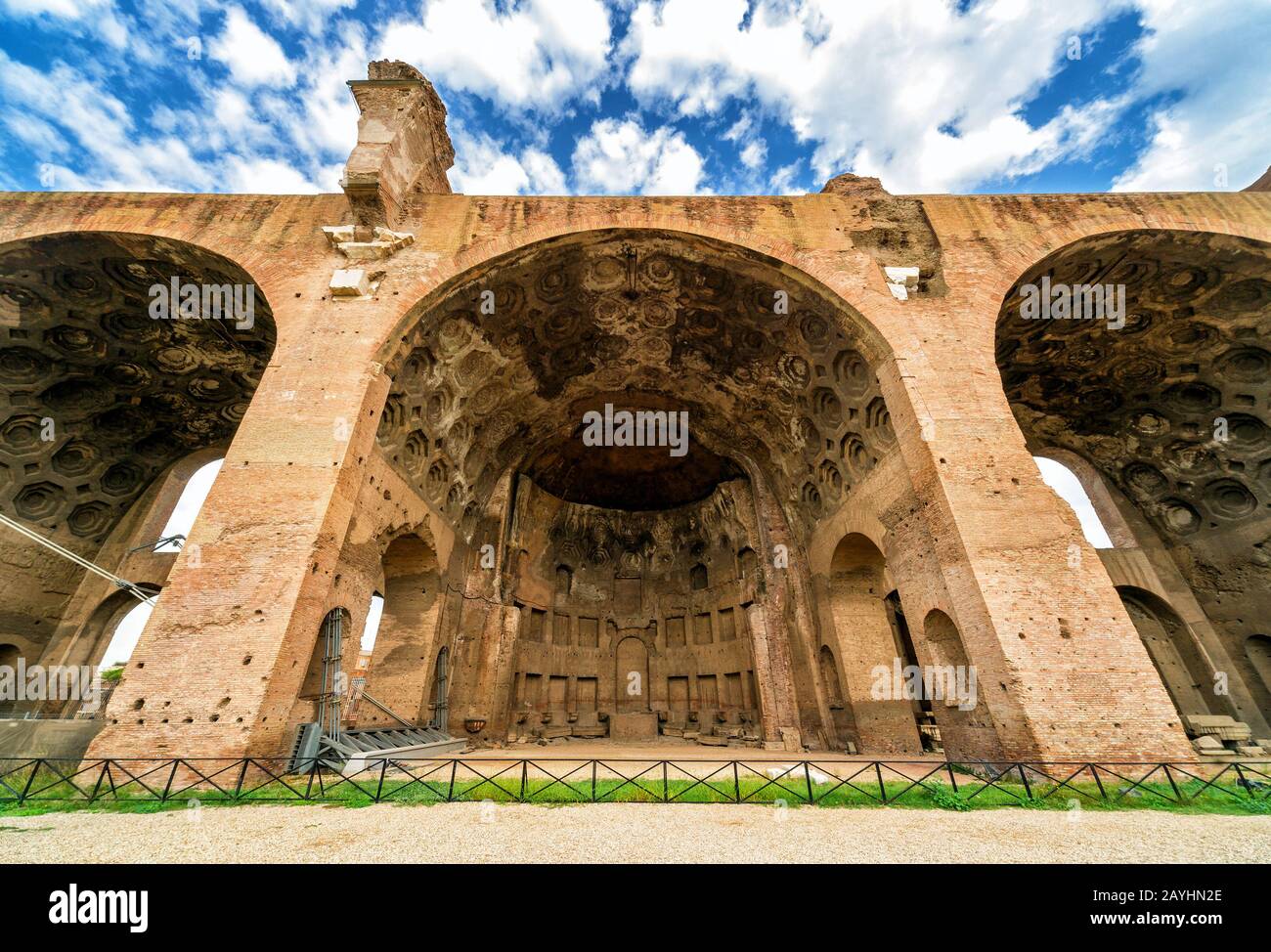 La Basilica di Massenzio e Costantino al Foro Romano di Roma Foto Stock