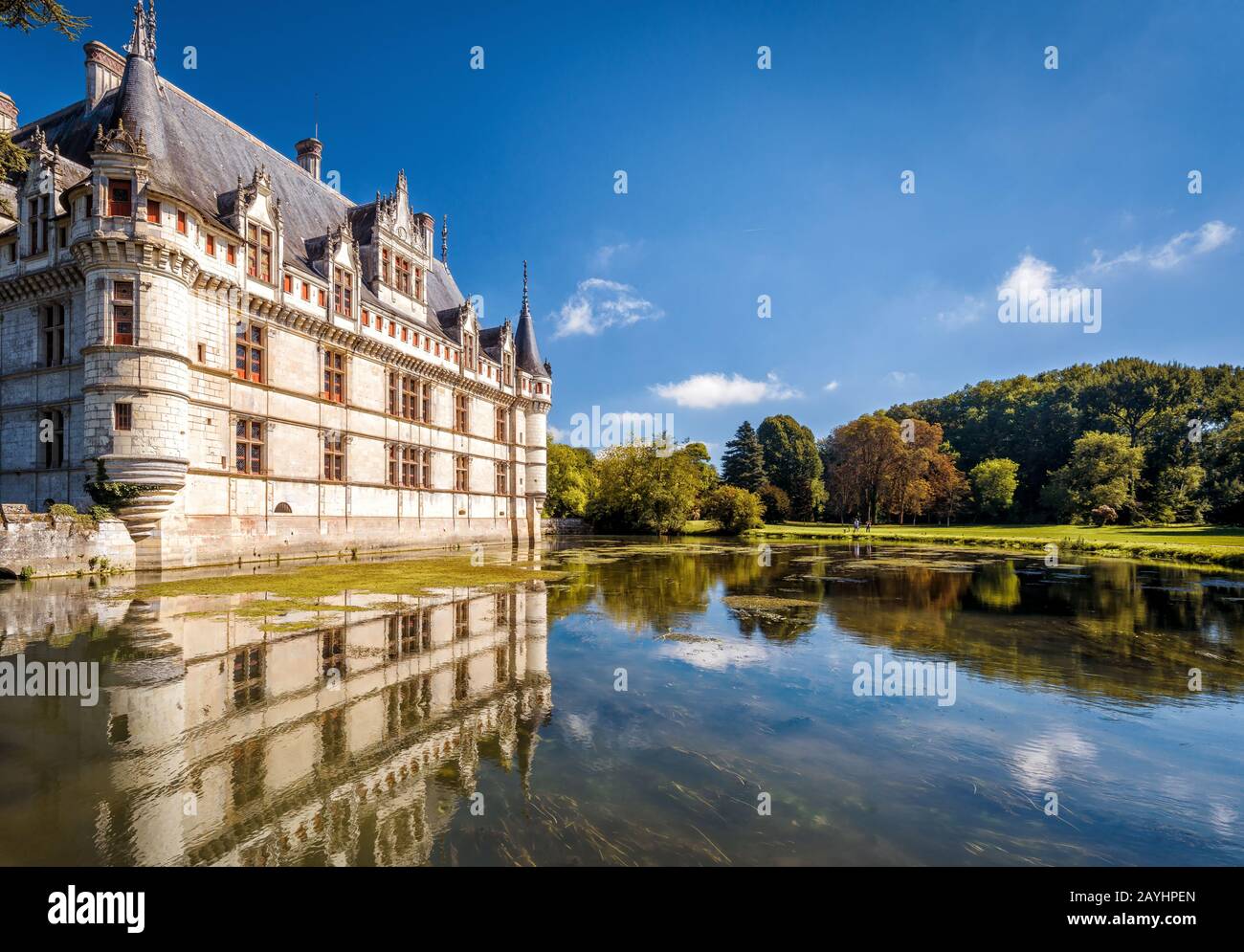 Il castello di Azay-le-Rideau, Francia. Questo castello si trova nella Valle della Loira, è stato costruito dal 1515 al 1527, uno dei primi Rinascimento francese Foto Stock
