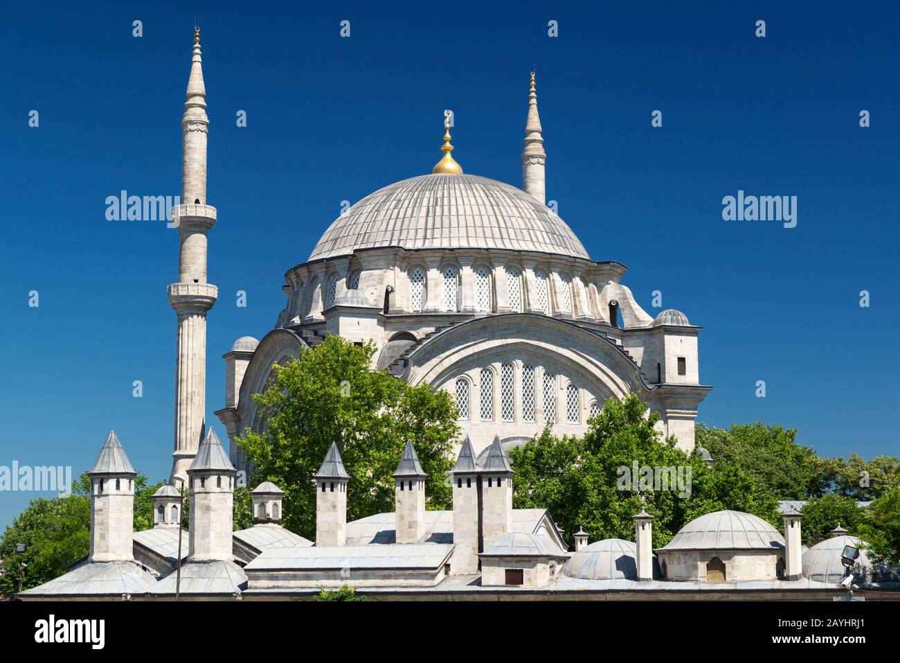 Vista della Moschea Nuruosmaniye di Istanbul, Turchia Foto Stock