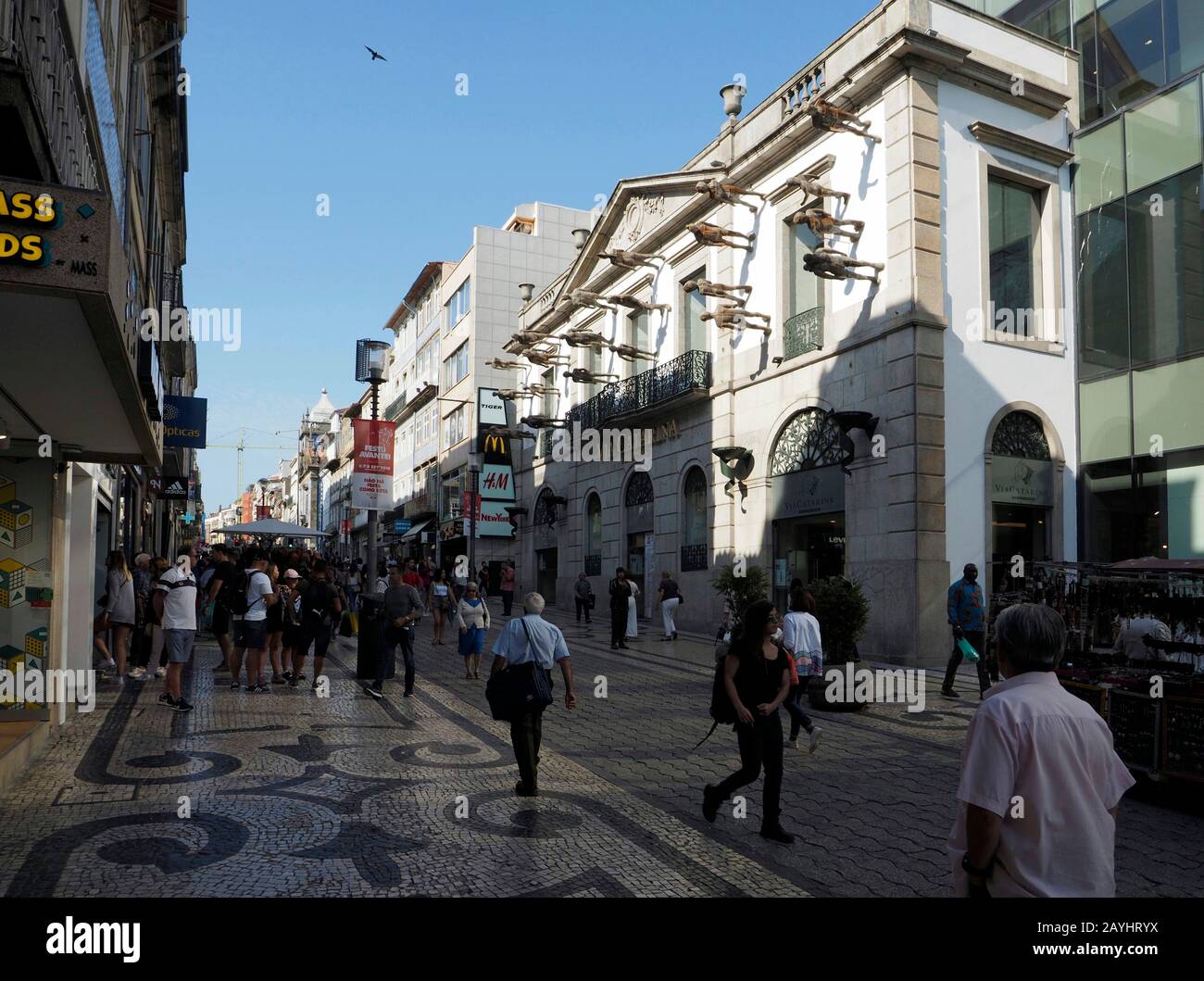 Rua Santa Catarina è la principale via dello shopping a Porto, Portogallo Foto Stock