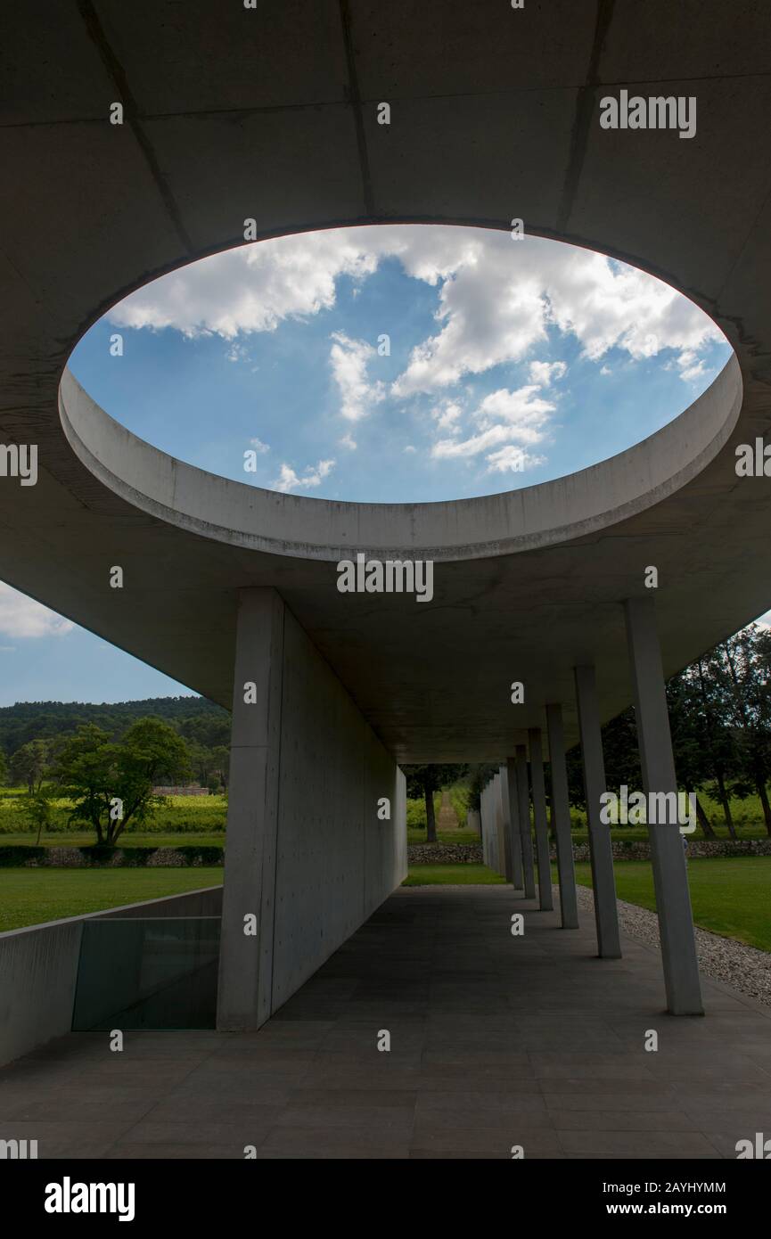 Vista del Tadao Ando Art Centre al Chateau la Coste vicino Aix-en-Provence in Provenza, Francia. Foto Stock