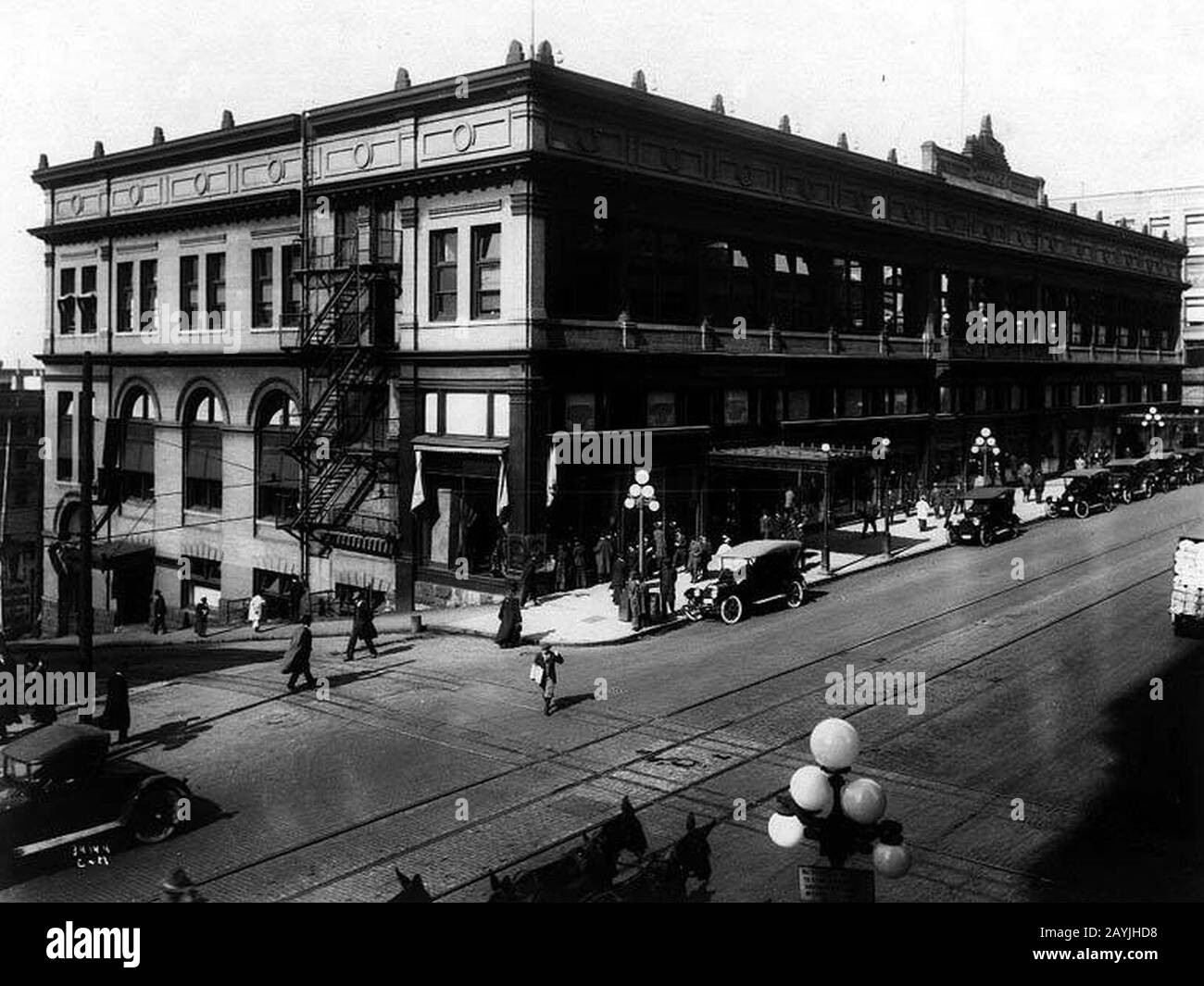 Il grande magazzino Frederick & Nelson 2nd Ave tra Madison St e Spring St Seattle (CURTIS 438). Foto Stock