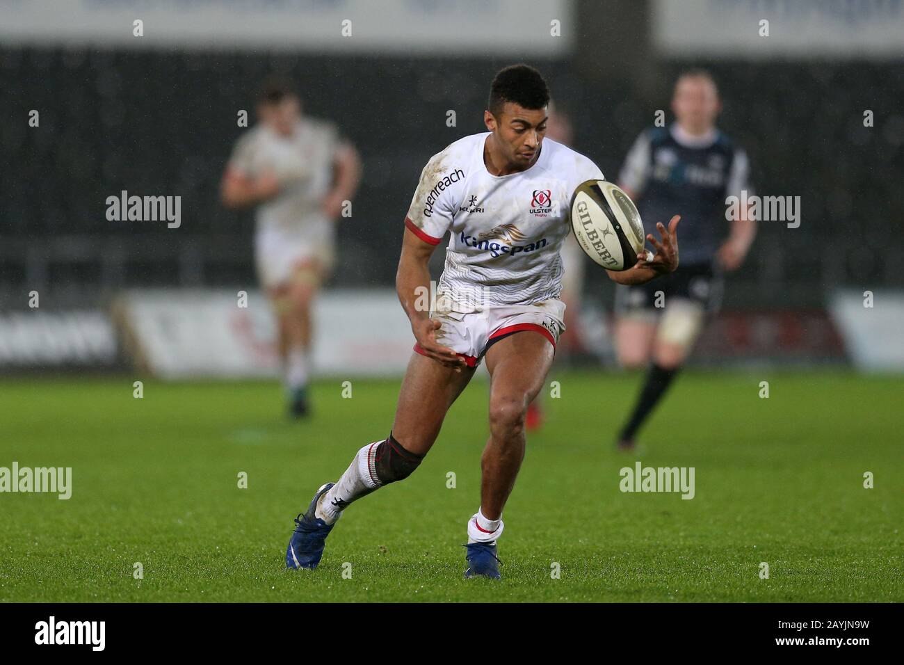 Swansea, Regno Unito. 15th Feb, 2020. Robert Baloourae di Ulster in azione. Guinness Pro14 rugby Match, Ospreys / Ulster Rugby al Liberty Stadium di Swansea, Galles del Sud Sabato 15th Febbraio 2020. PIC by Andrew Orchard, Credit: Andrew Orchard sports photography/Alamy Live News Foto Stock