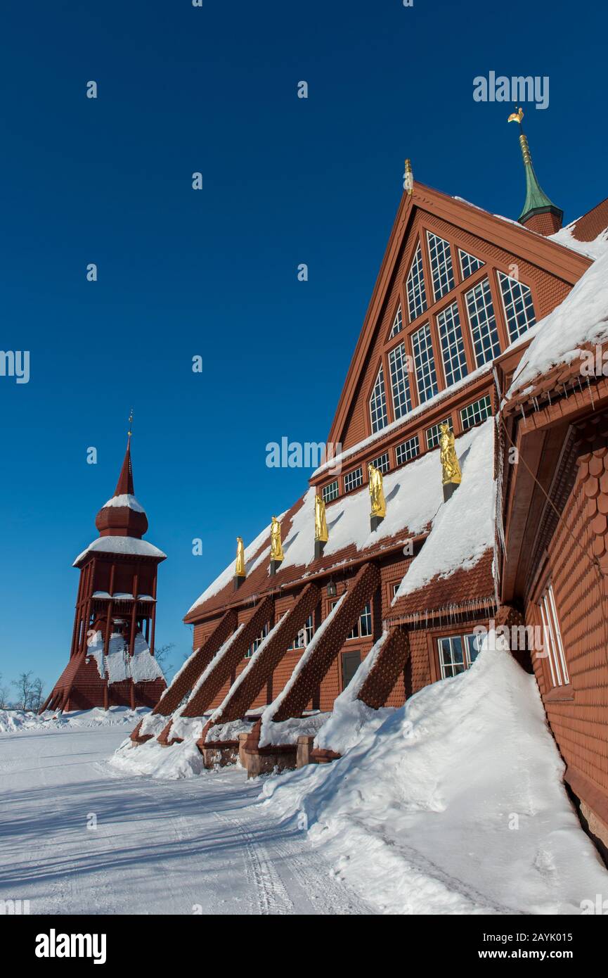 La Chiesa di Kiruna, uno dei più grandi edifici in legno della Svezia, costruita tra il 1909 to1912 in stile gotico Revival in Lapponia svedese; Svezia settentrionale. Foto Stock