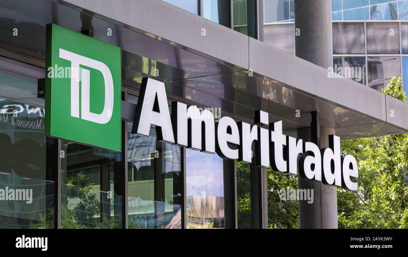 Atlanta, Georgia USA - 16 maggio 2019: Un logo di TD Ameritrade - un broker che offre una piattaforma di trading elettronico per il commercio di attività finanziarie Foto Stock
