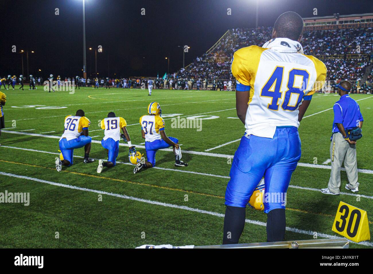 Miami Florida, Miami Dade College North Campus, Stadio Traz Powell, partita di football delle scuole superiori, Northwestern vs Central, Black Blacks African Afri Foto Stock